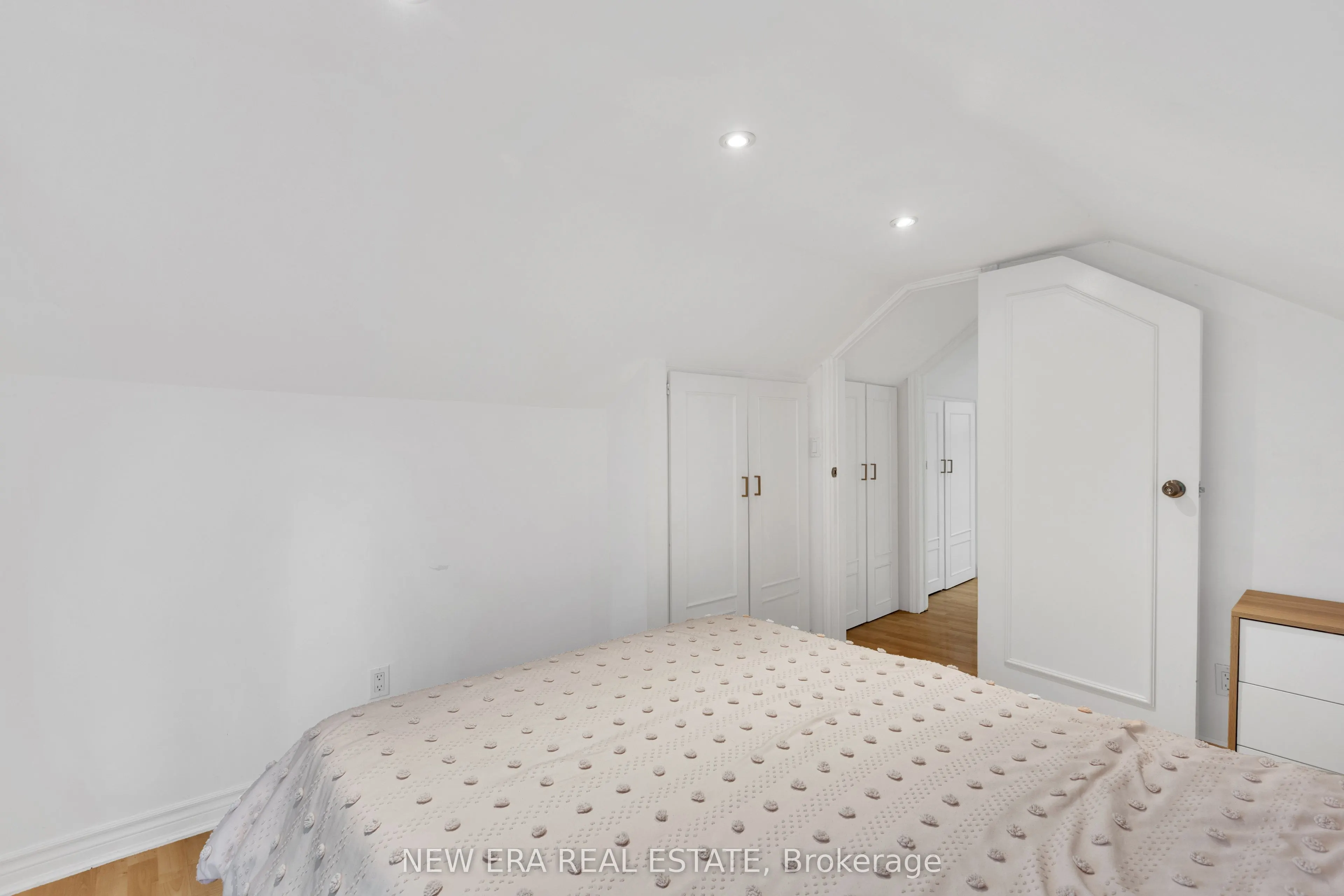 2 Foch Avenue