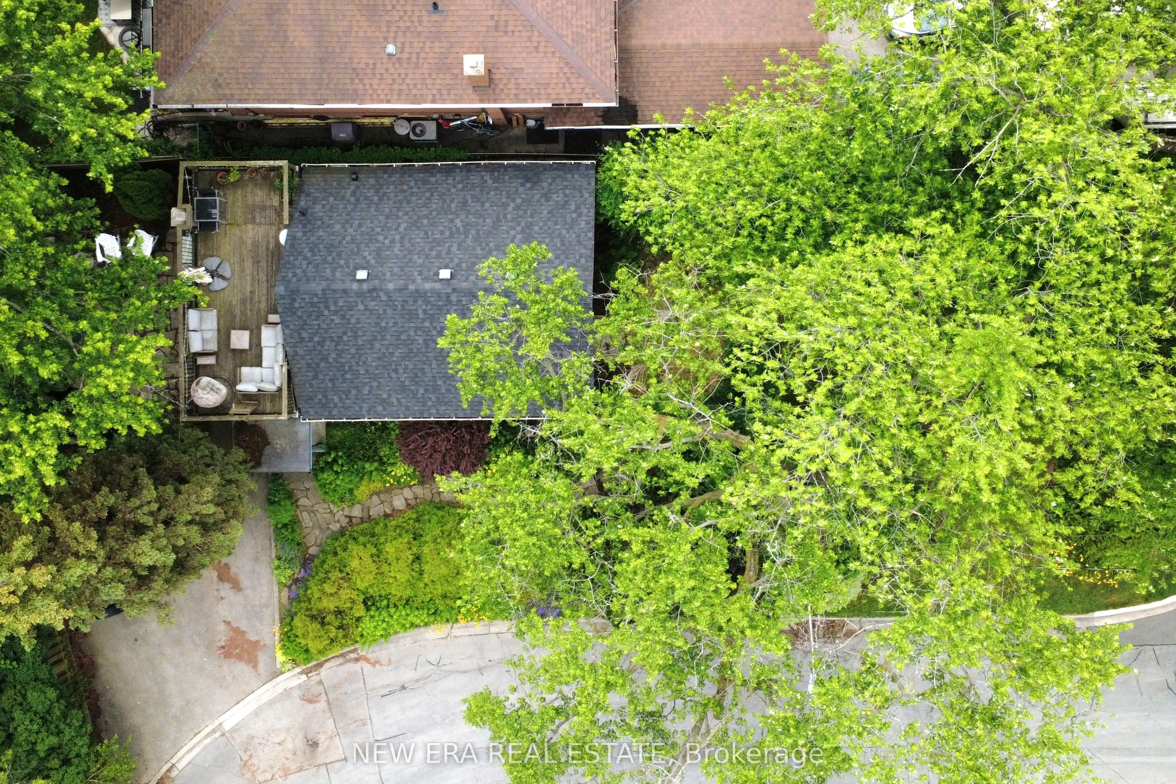 2 Foch Avenue
