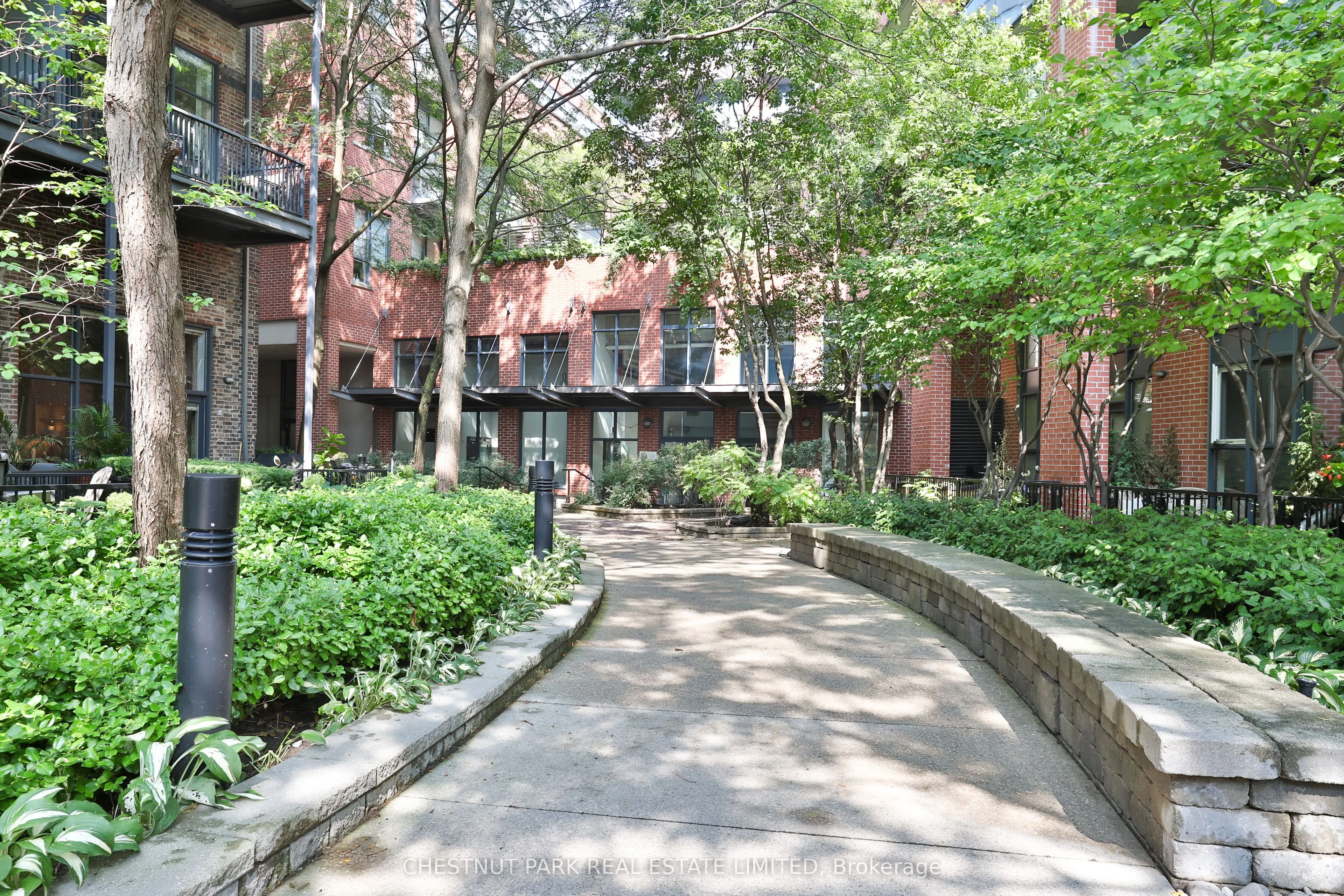 369 Sorauren Avenue #414