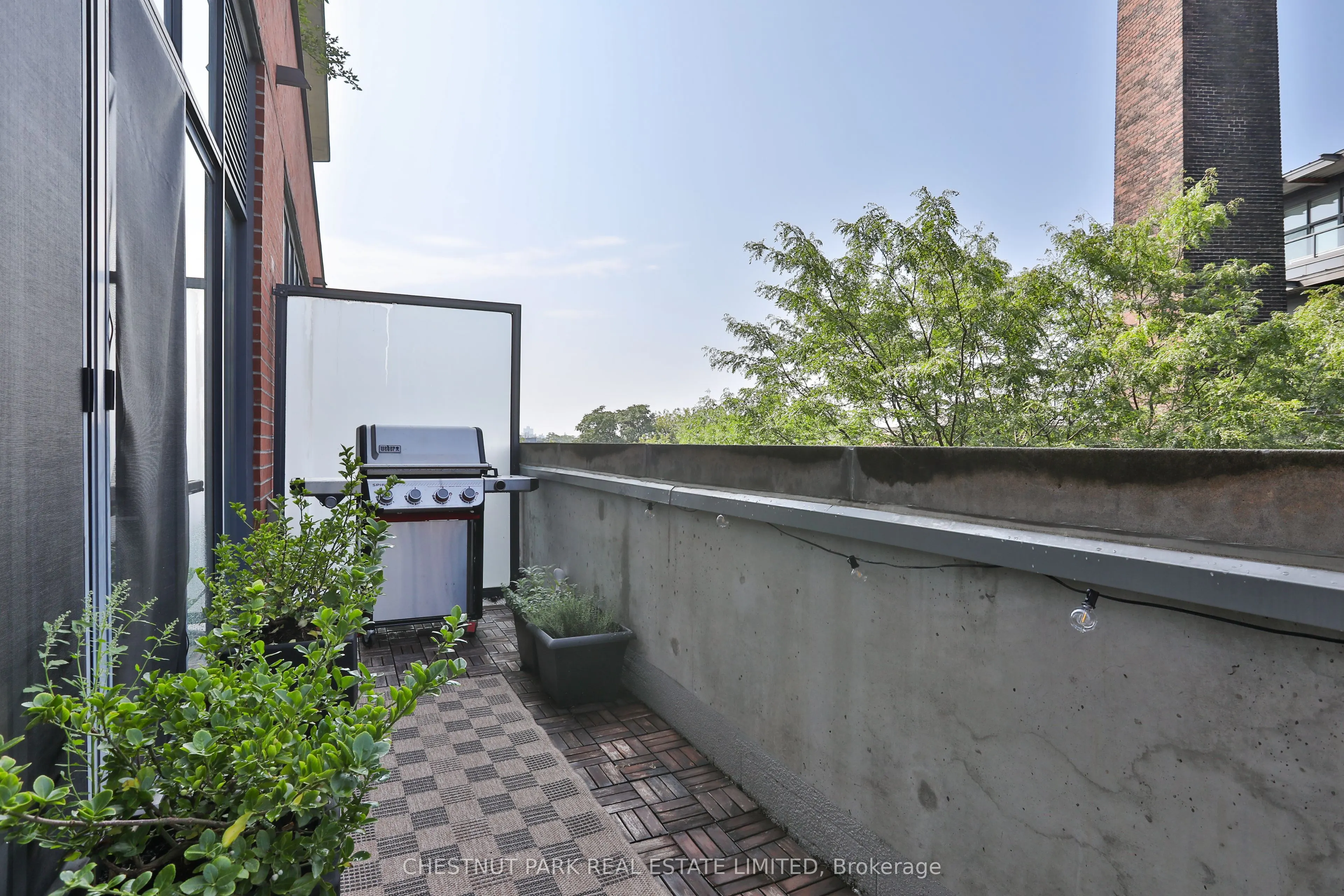 369 Sorauren Avenue #414