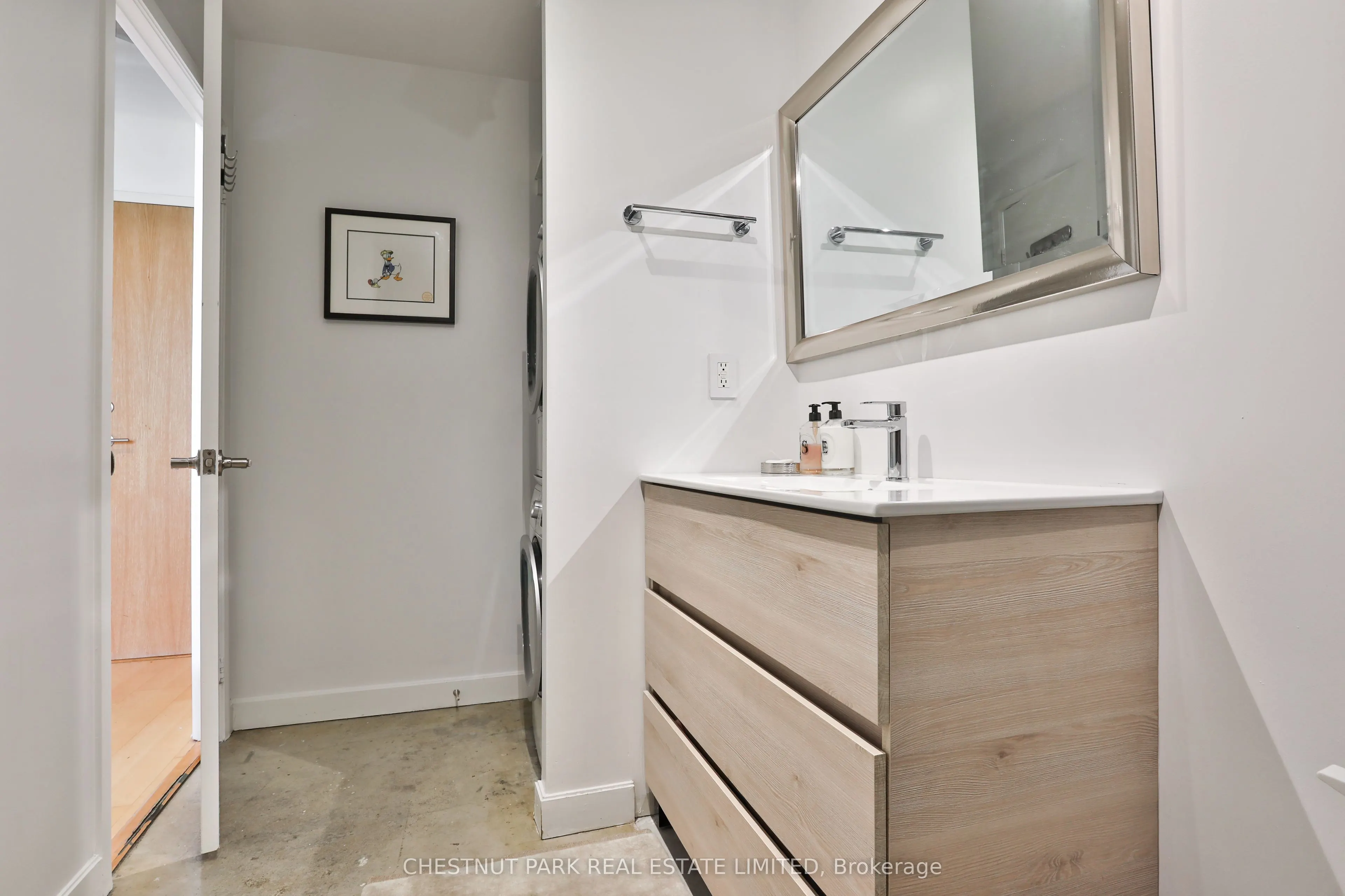 369 Sorauren Avenue #414