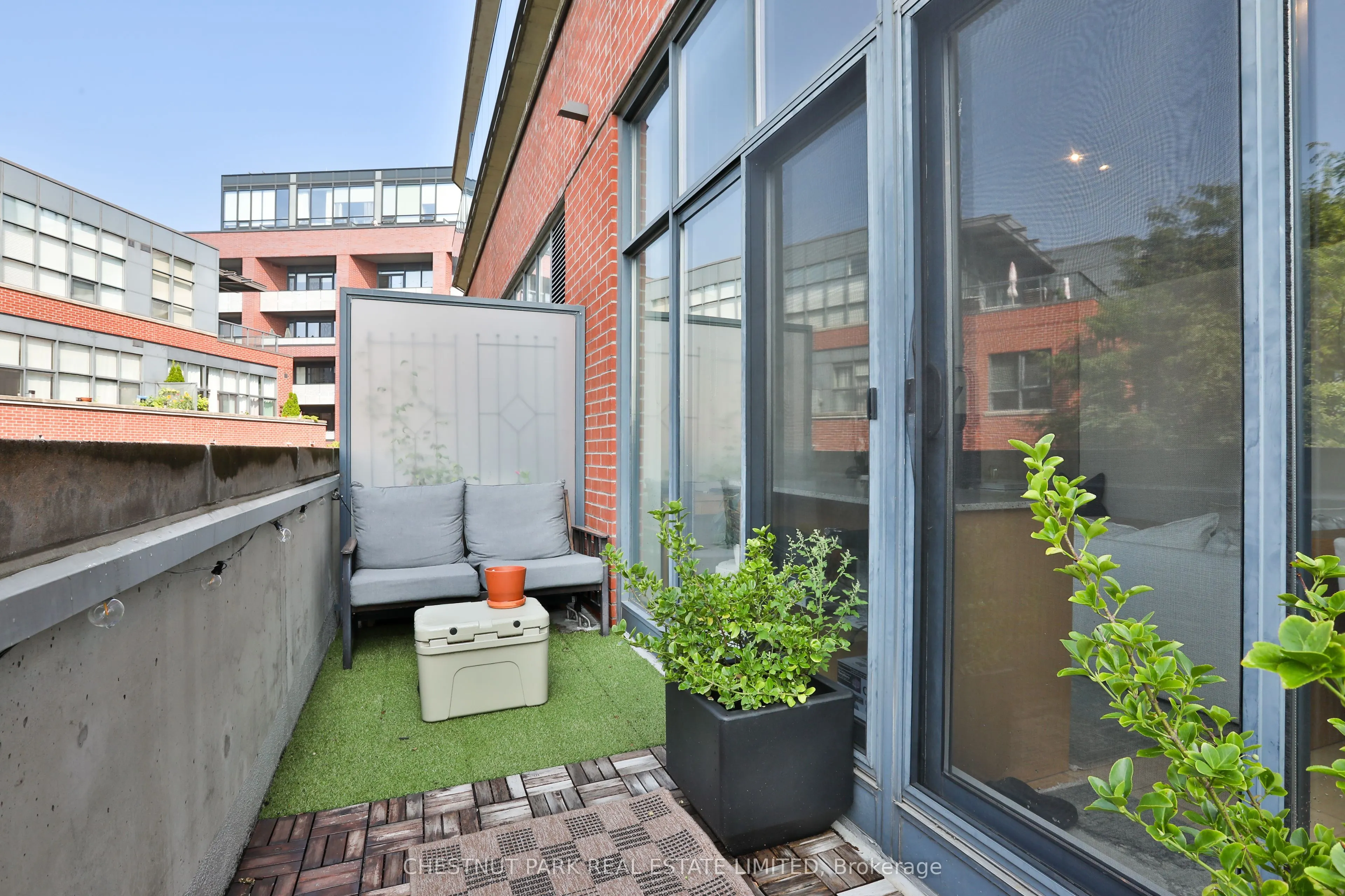 369 Sorauren Avenue #414