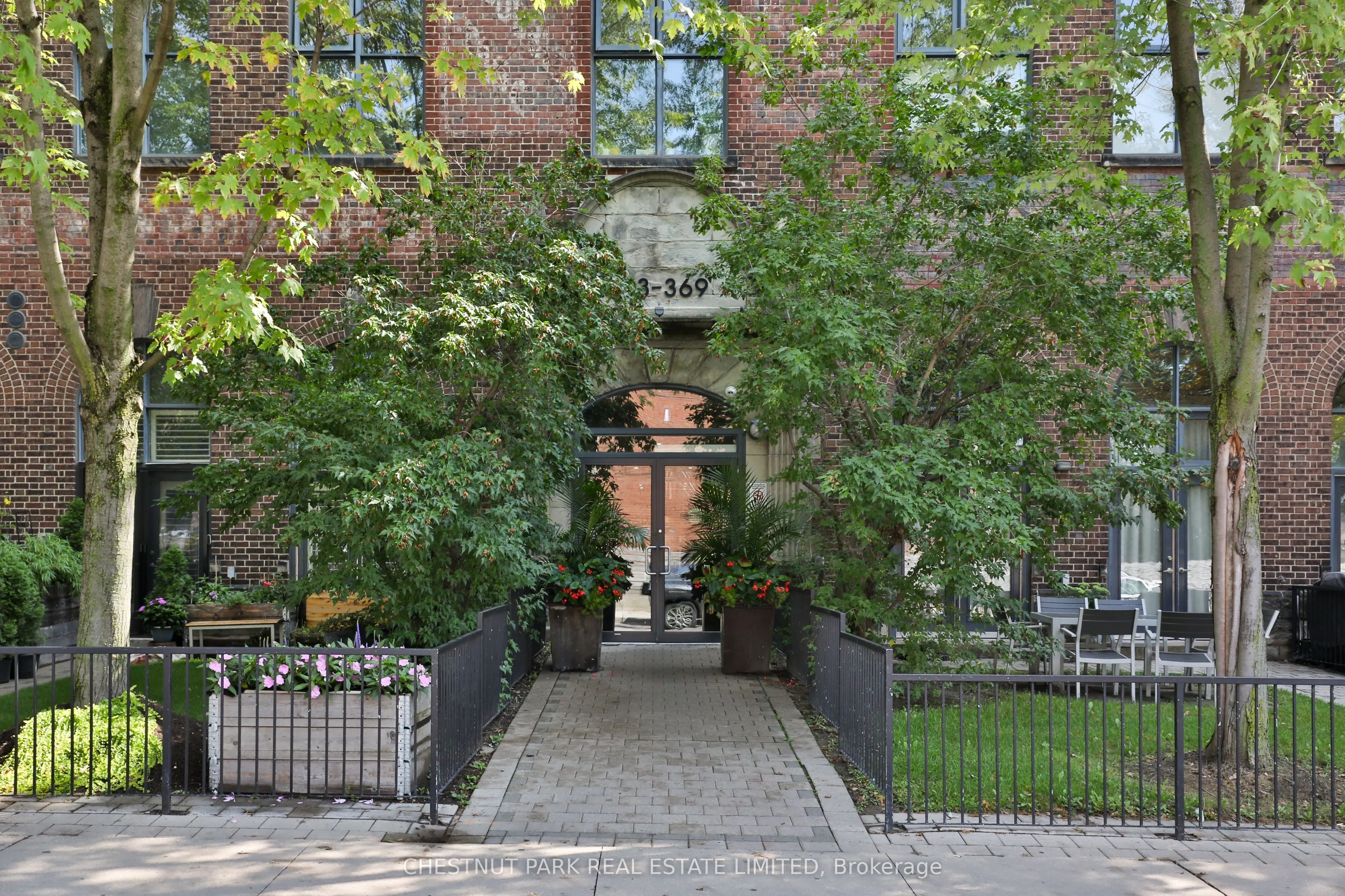 369 Sorauren Avenue #414