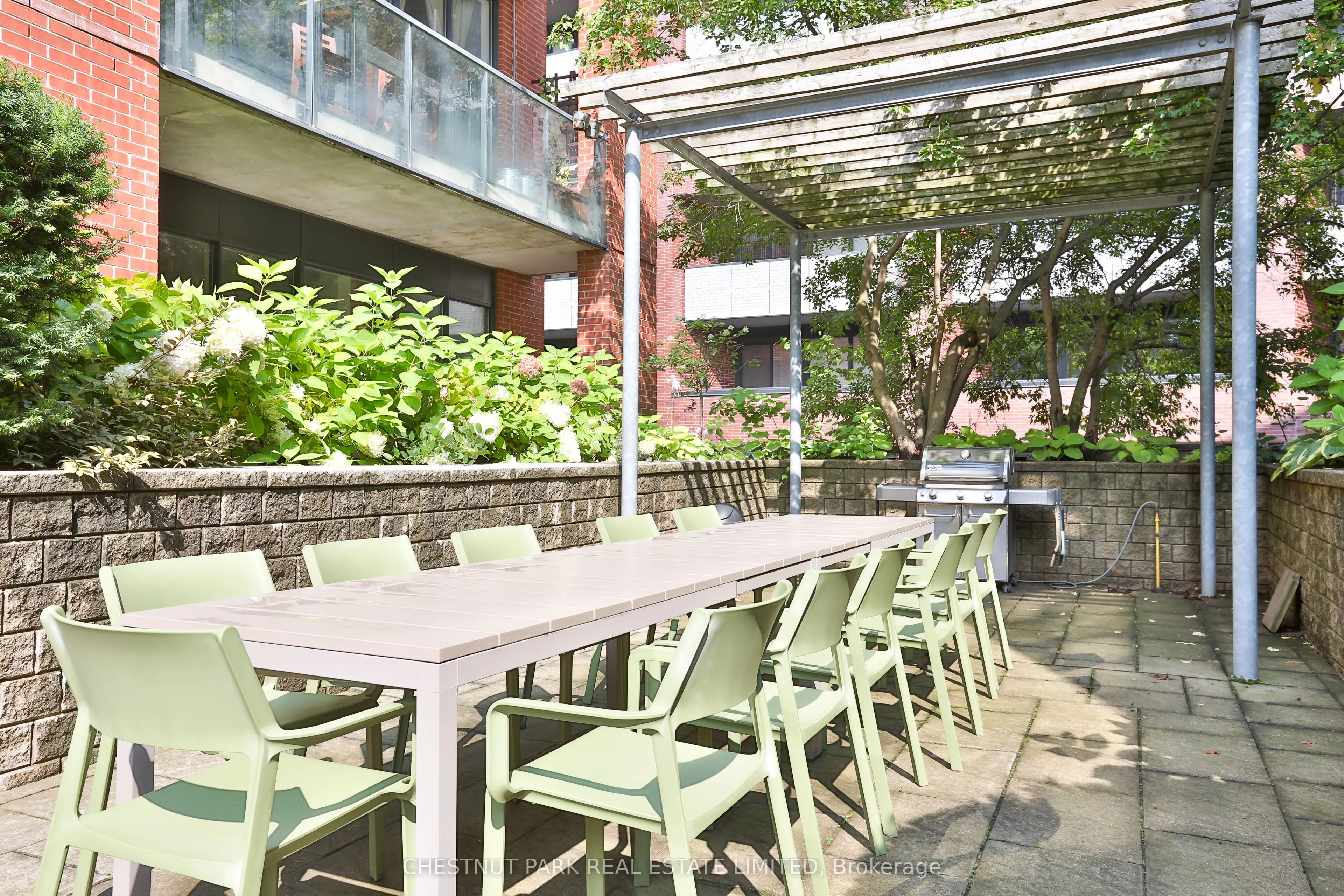 369 Sorauren Avenue #414