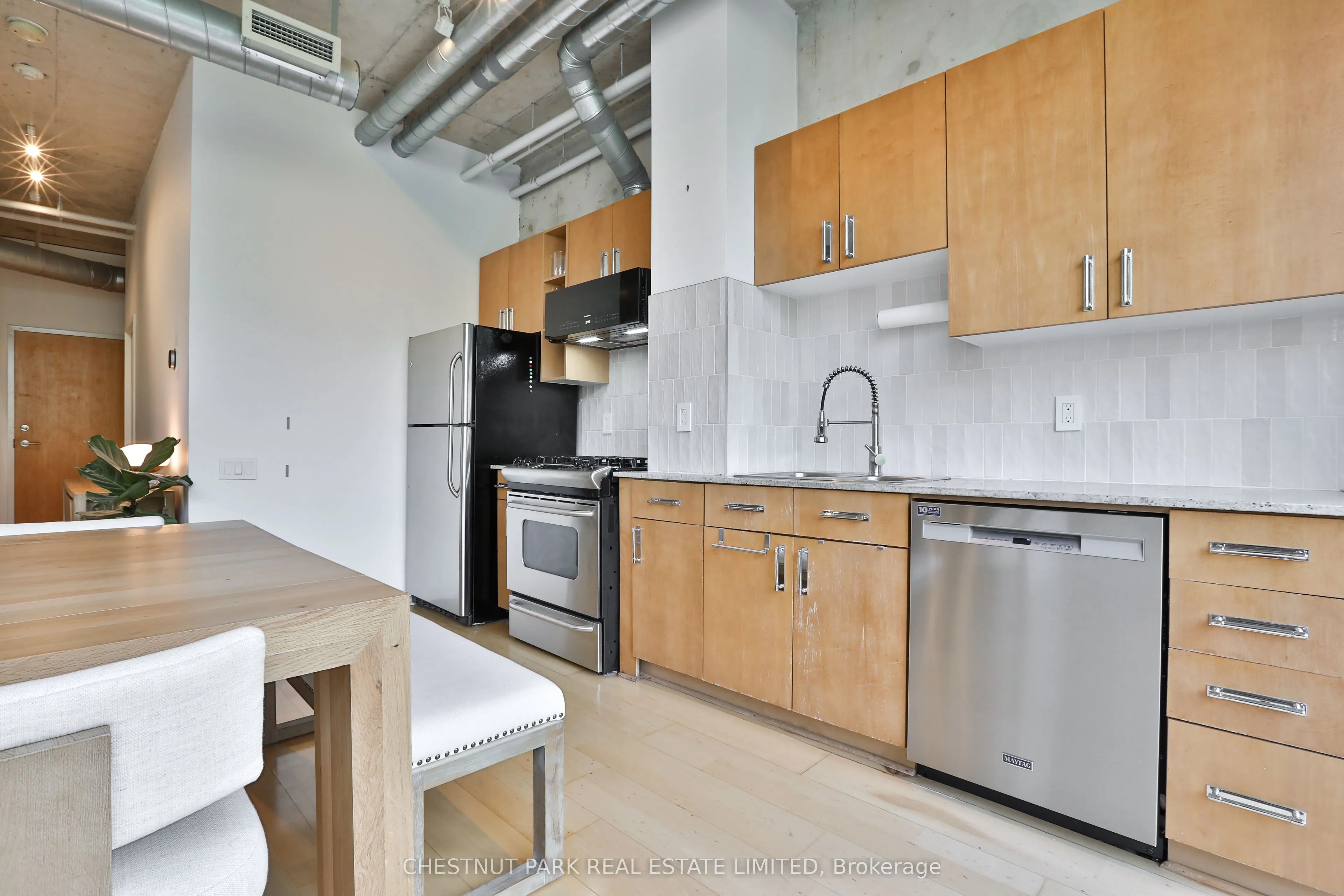 369 Sorauren Avenue #414