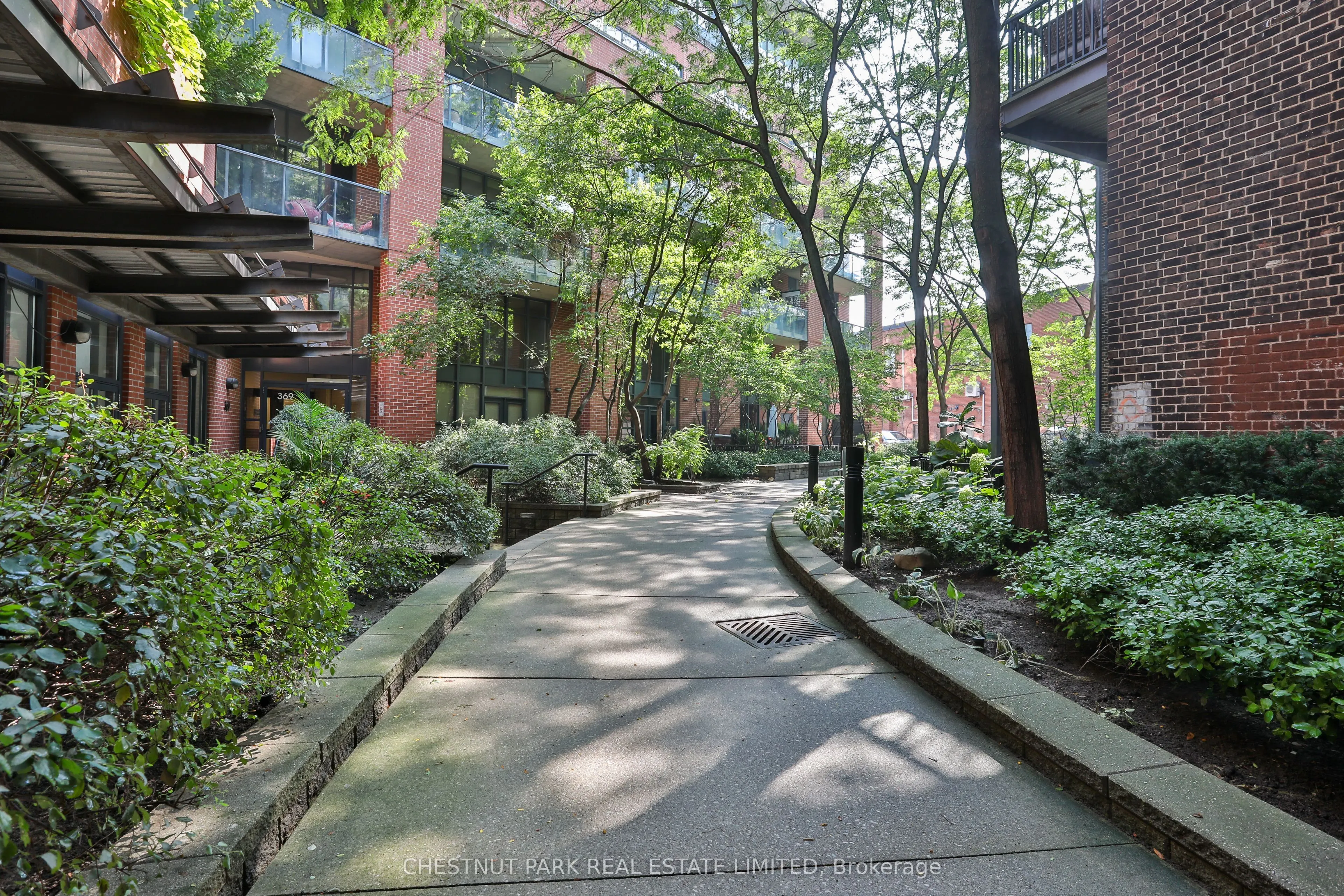 369 Sorauren Avenue #414