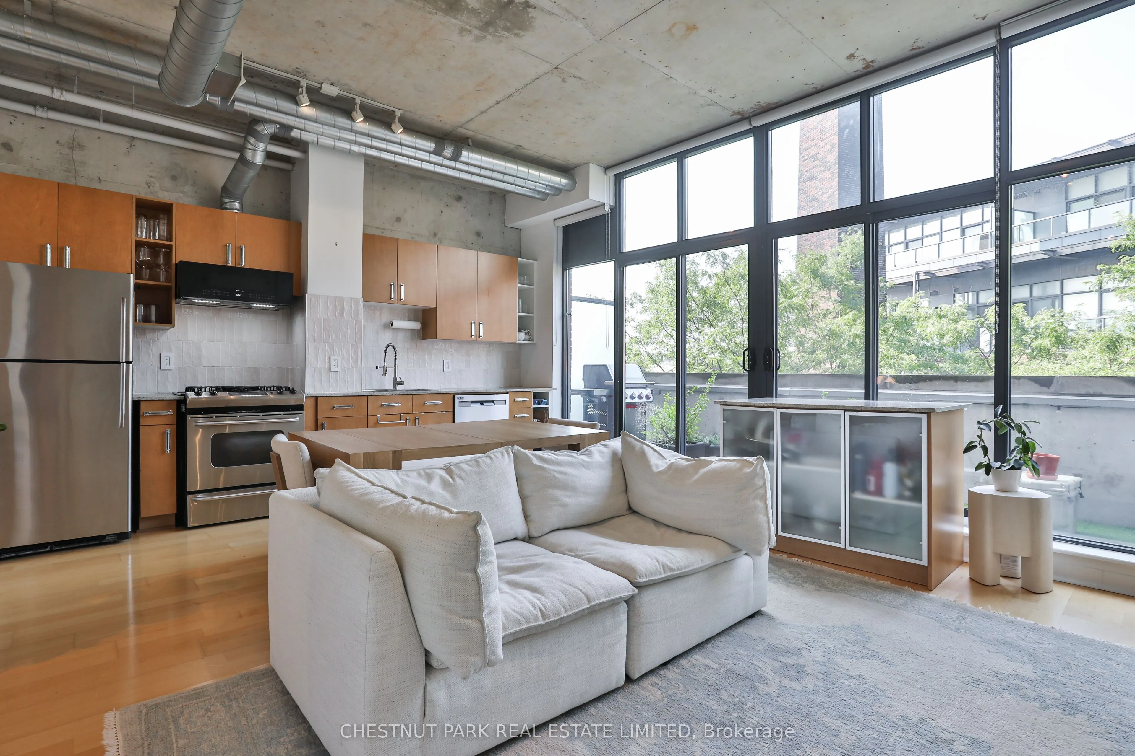 369 Sorauren Avenue #414