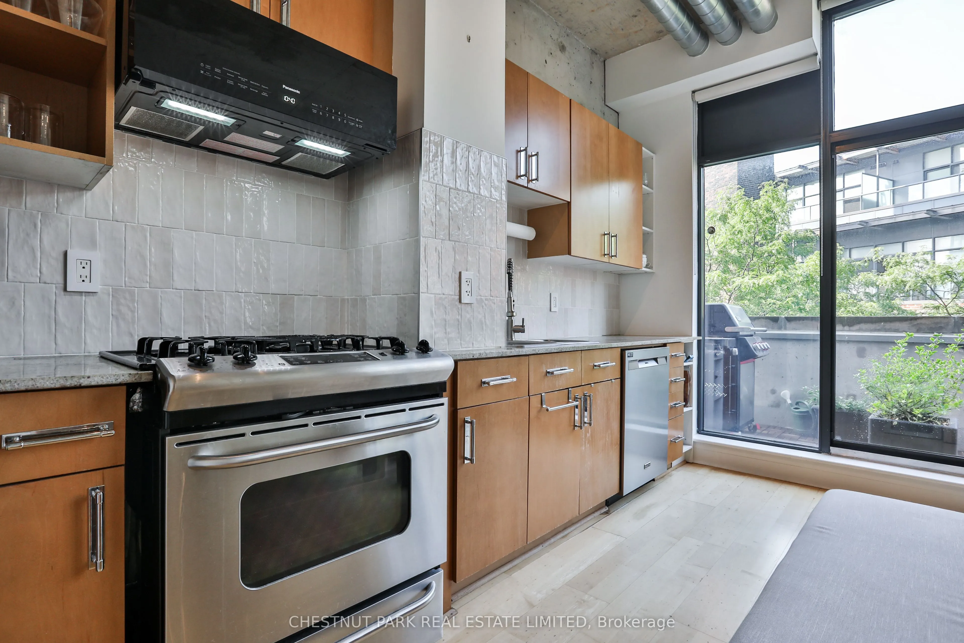 369 Sorauren Avenue #414