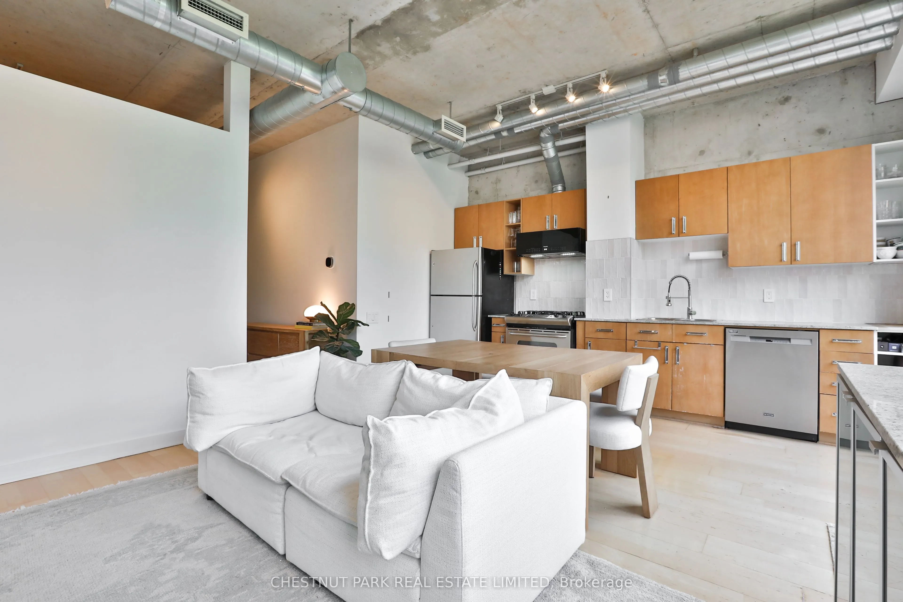 369 Sorauren Avenue #414