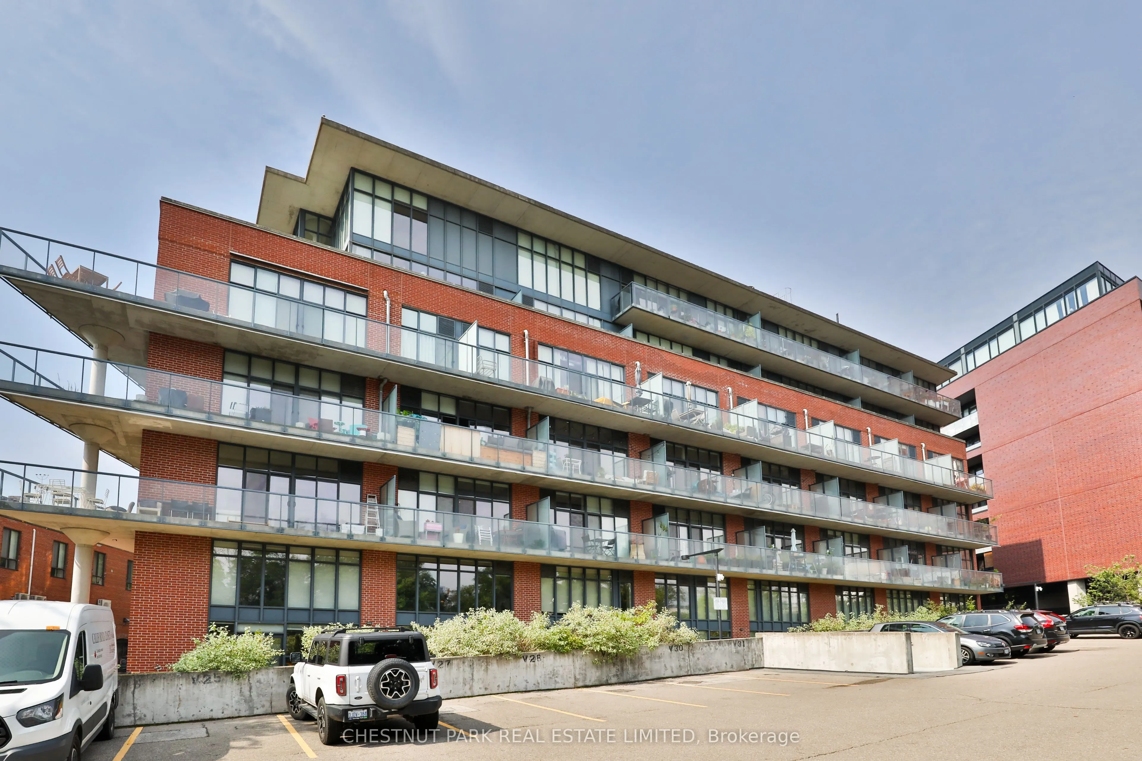 369 Sorauren Avenue #414