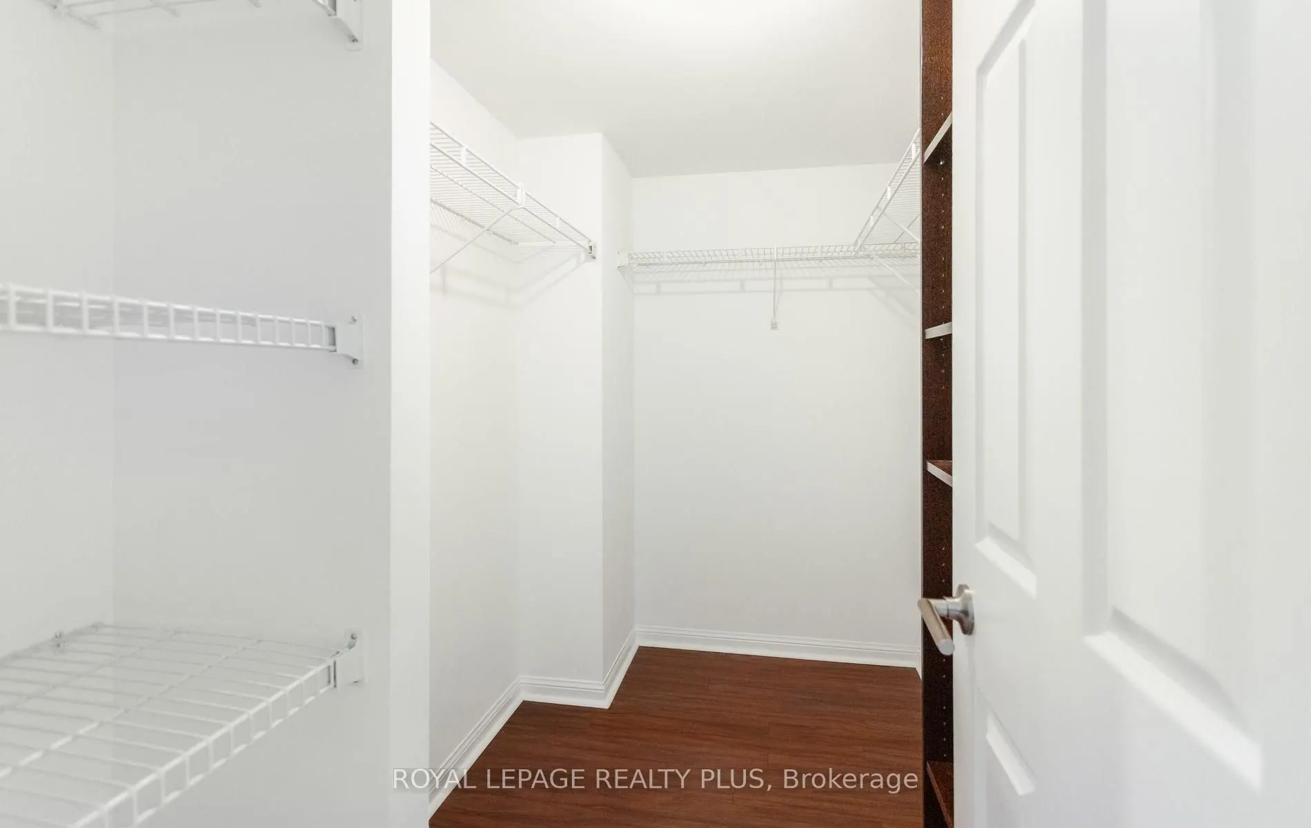 45 Kingsbridge Garden Circle #808