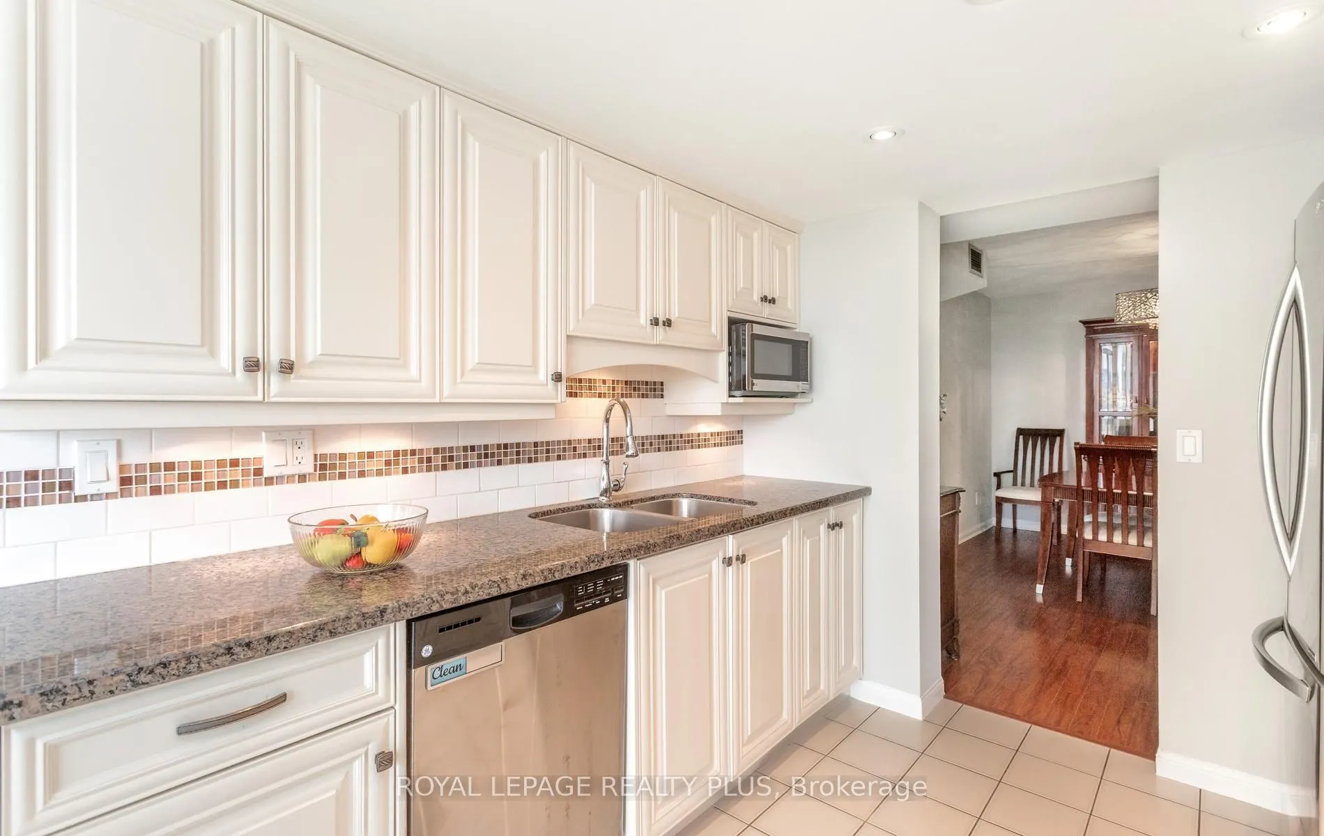 45 Kingsbridge Garden Circle #808