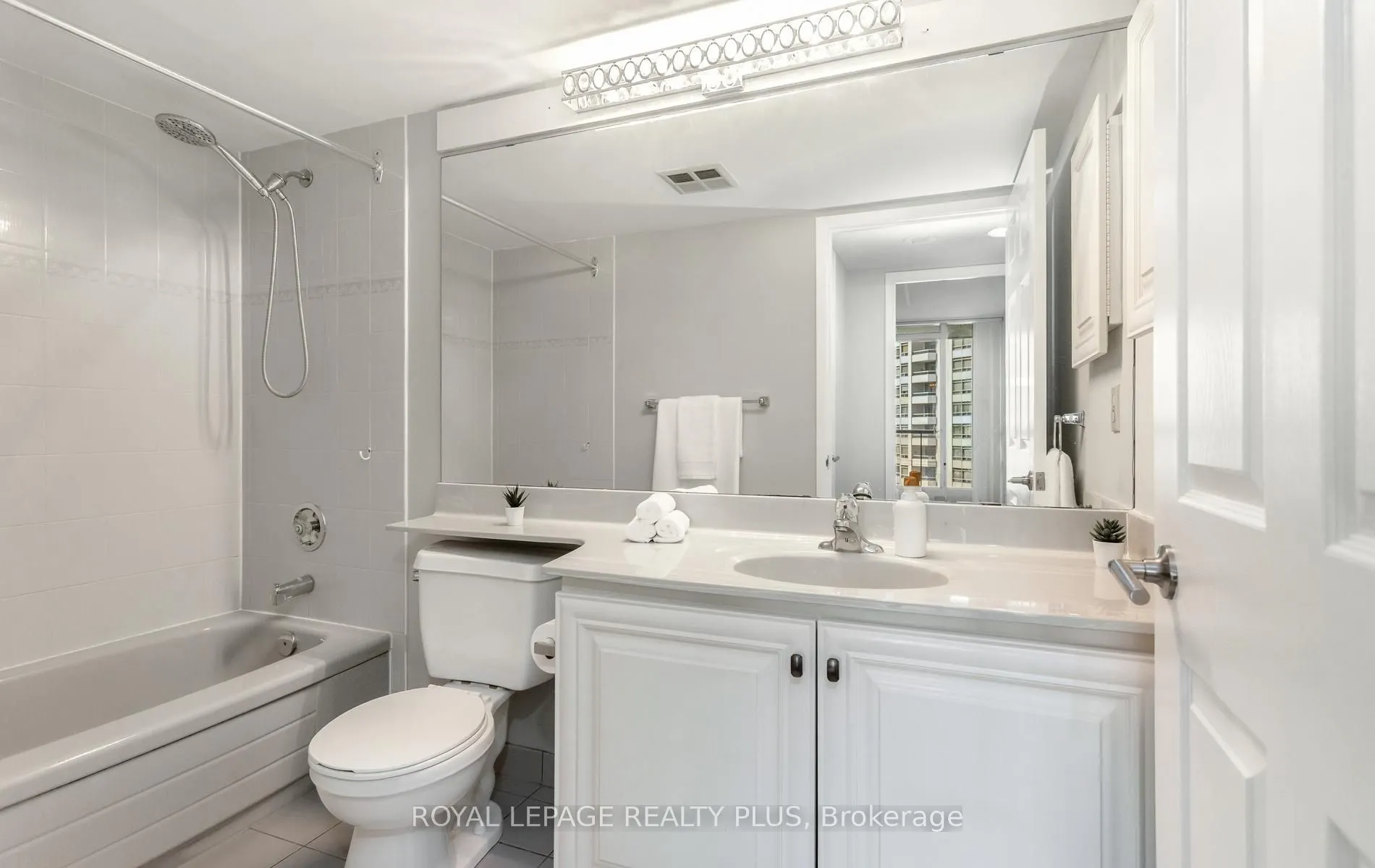 45 Kingsbridge Garden Circle #808