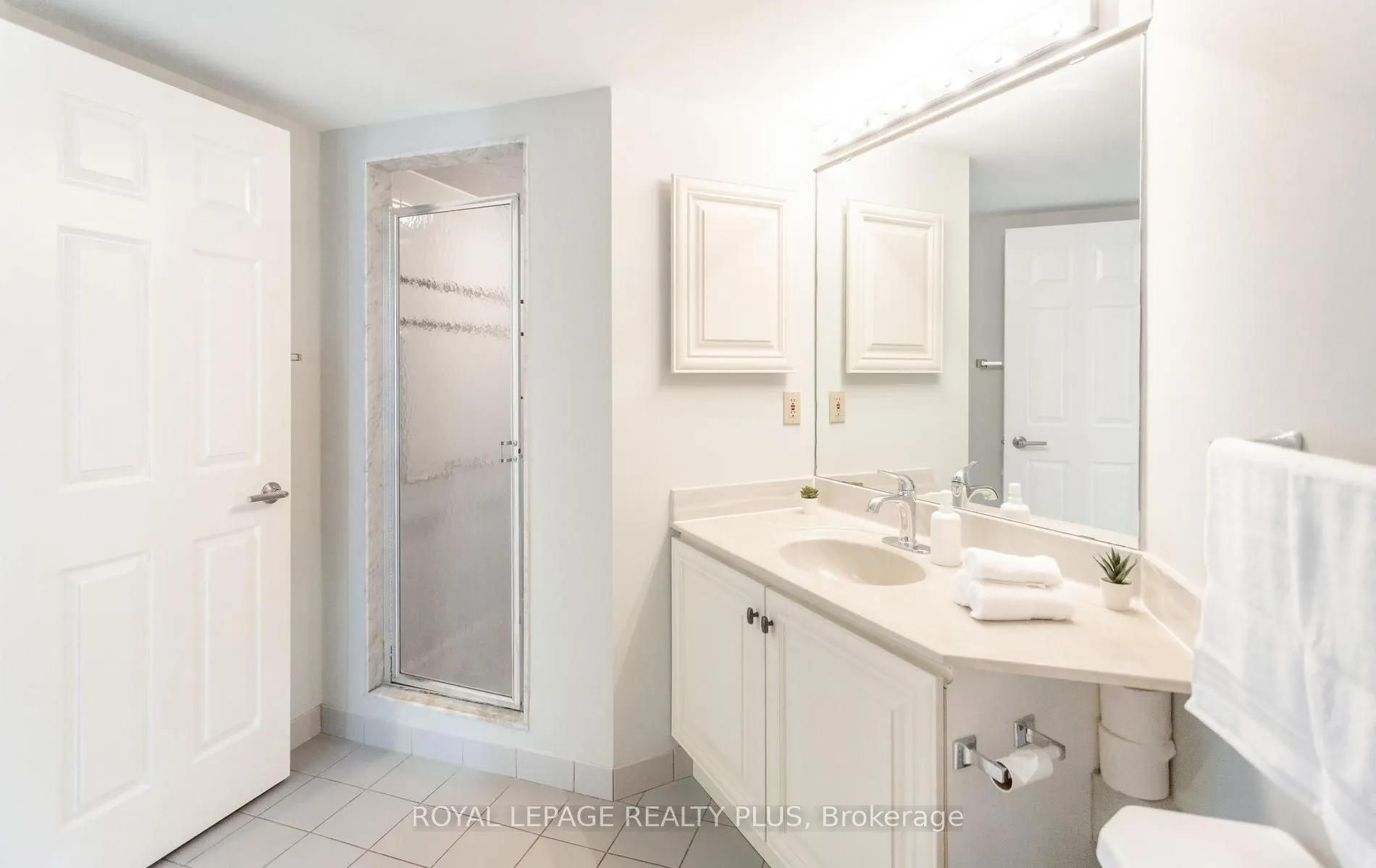 45 Kingsbridge Garden Circle #808