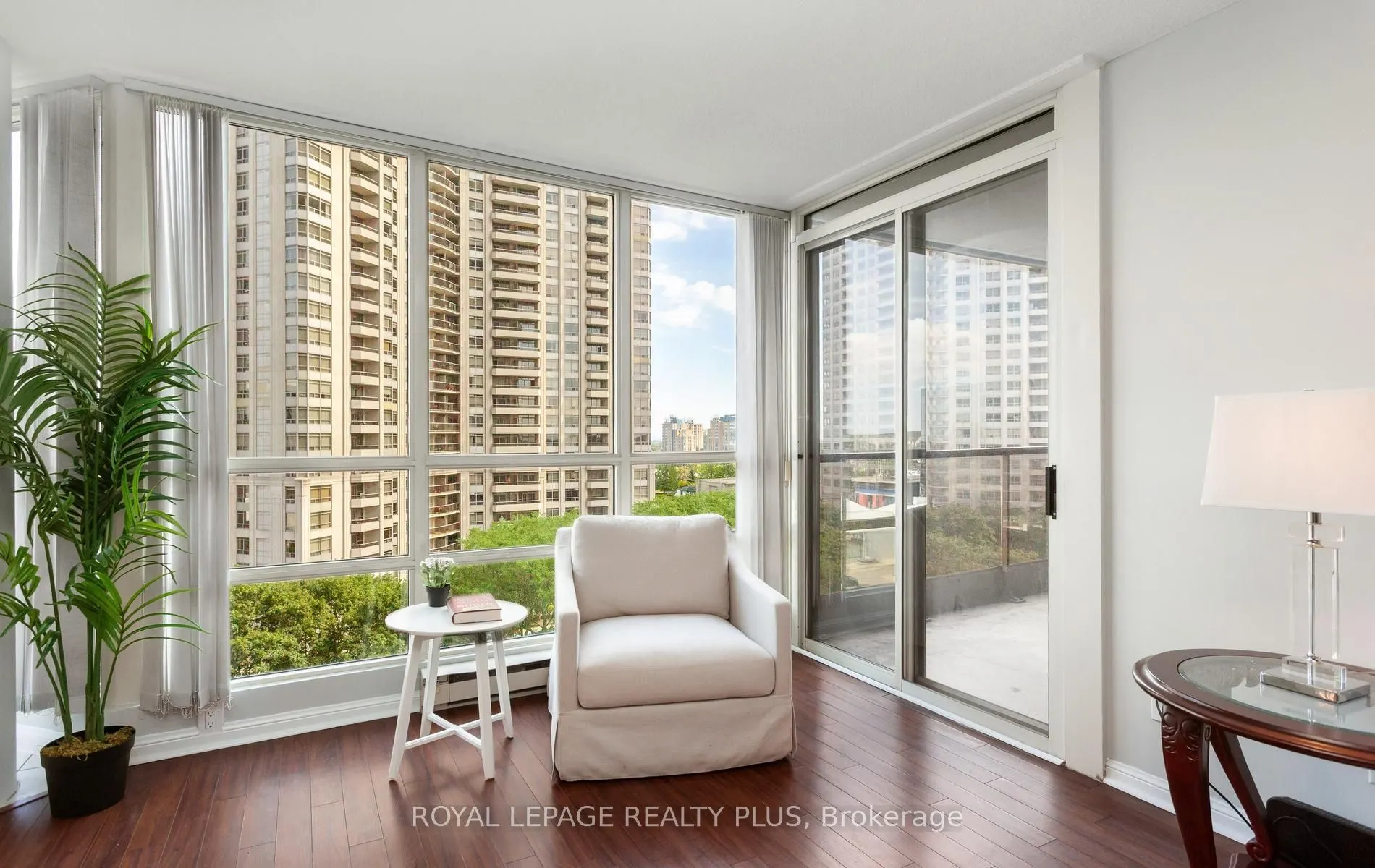 45 Kingsbridge Garden Circle #808