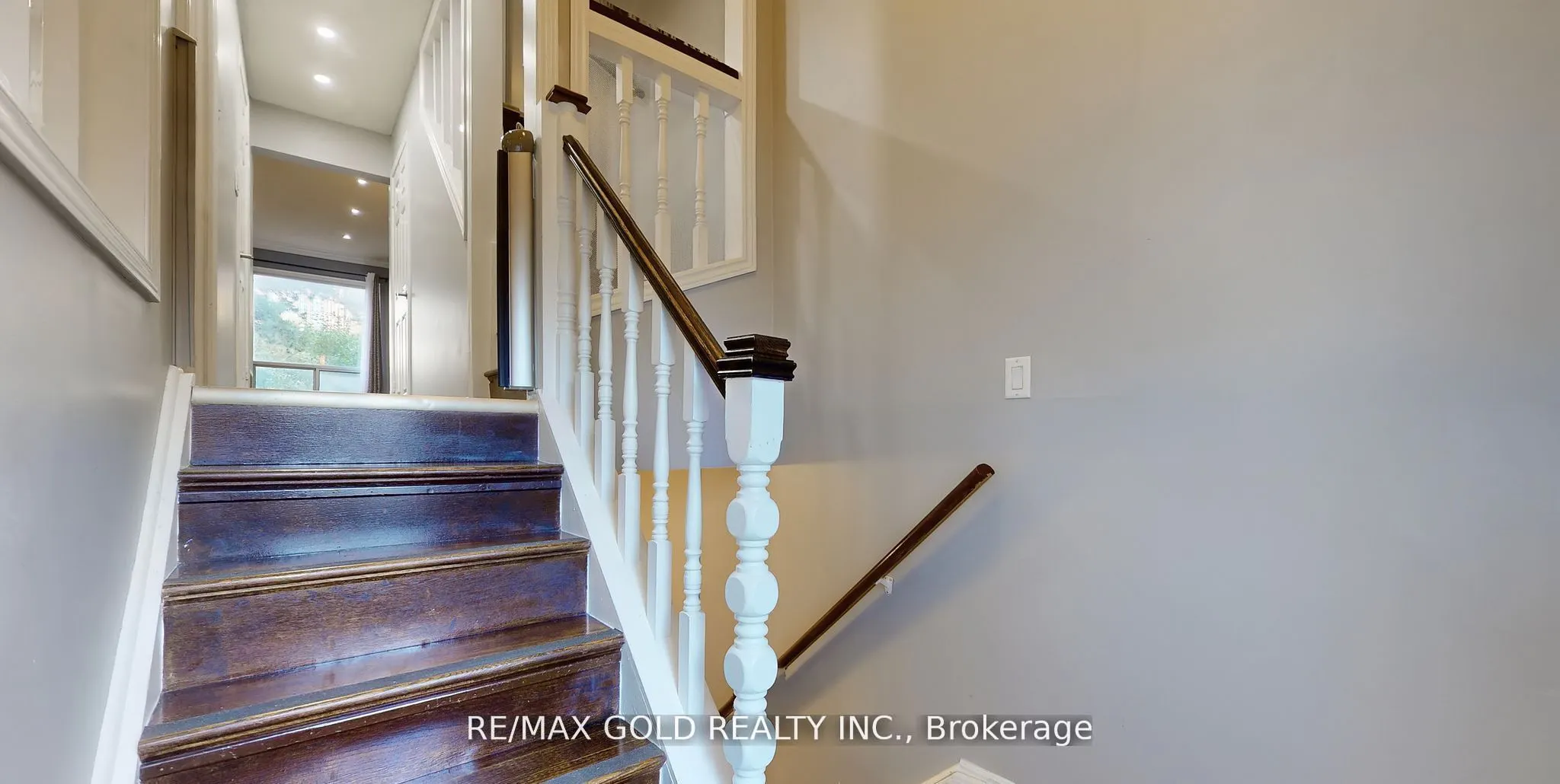 18 Carleton Place #18