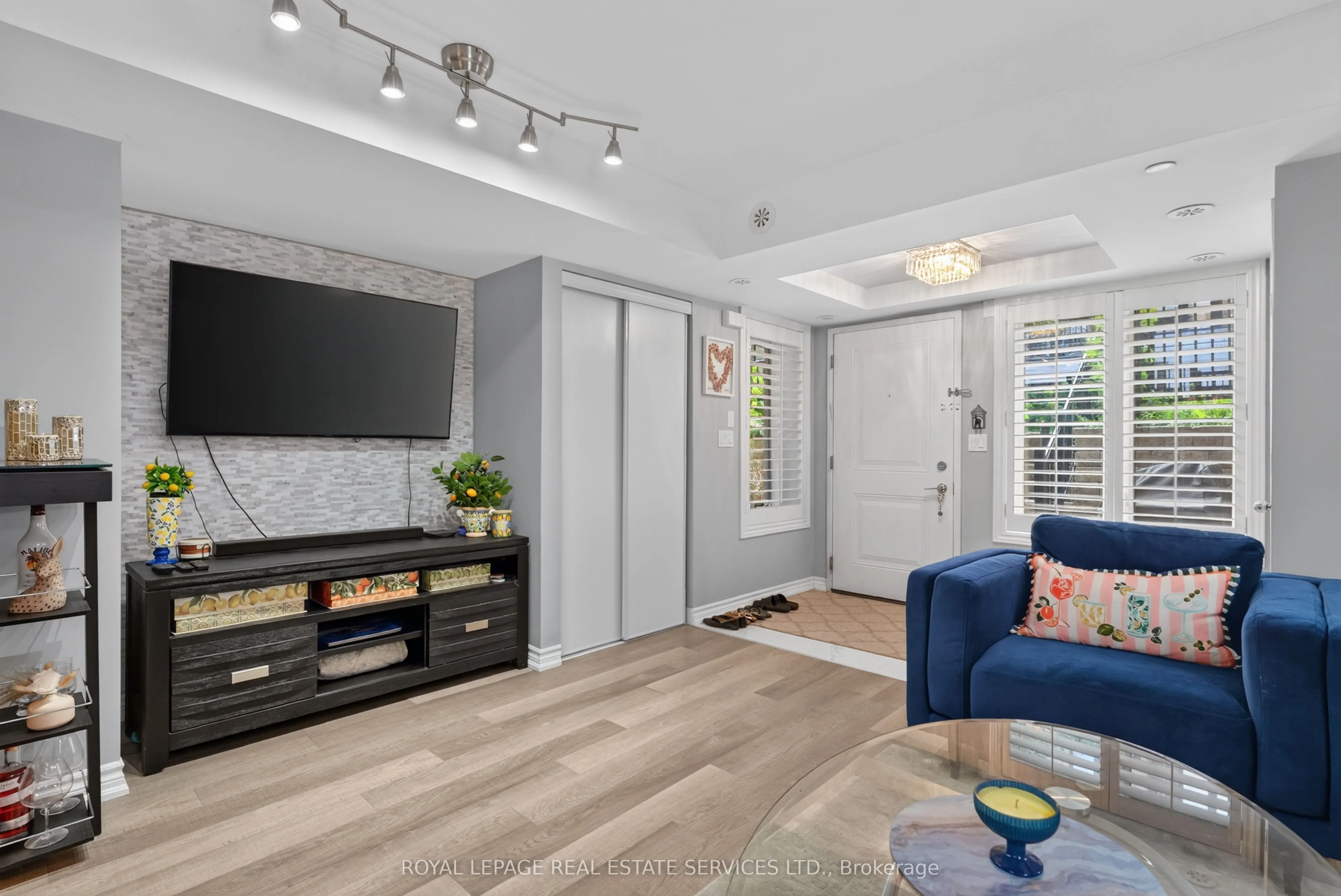 30 Carnation Avenue #101