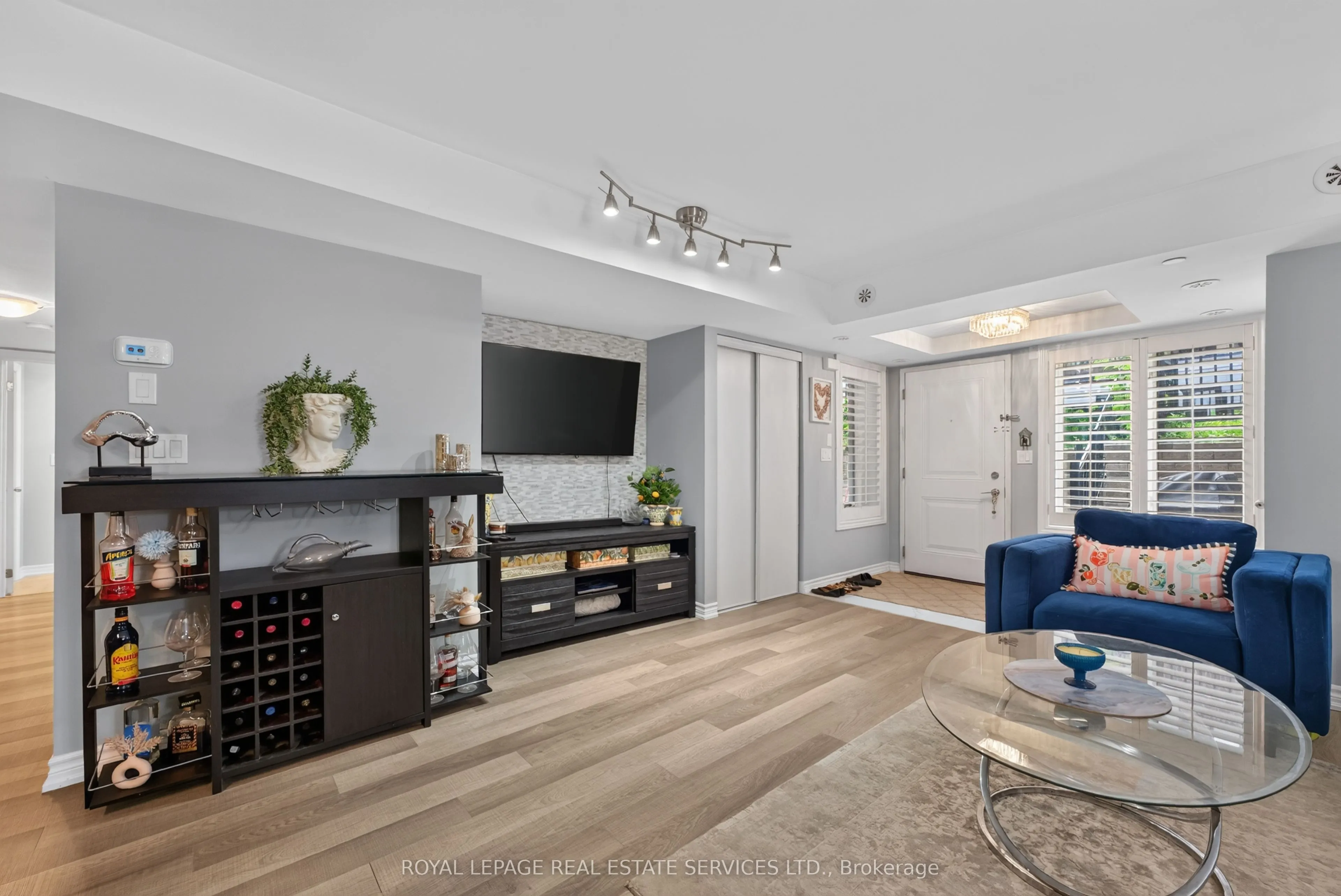 30 Carnation Avenue #101