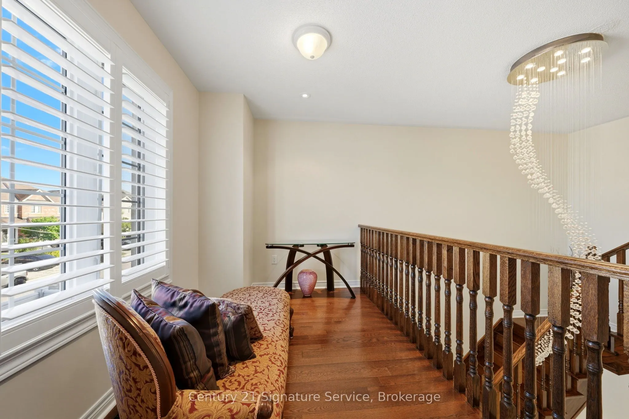 322 Comiskey Crescent