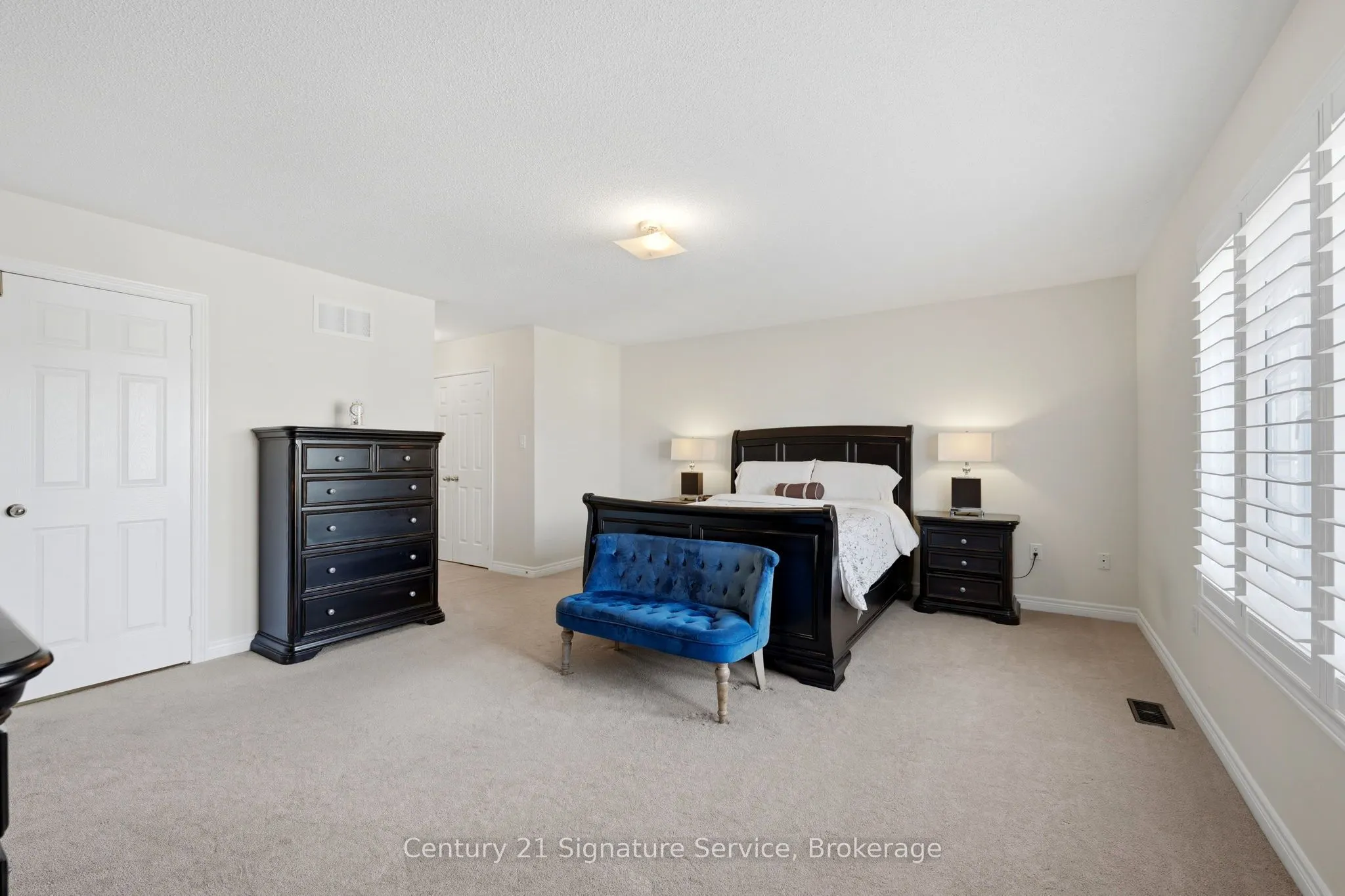 322 Comiskey Crescent