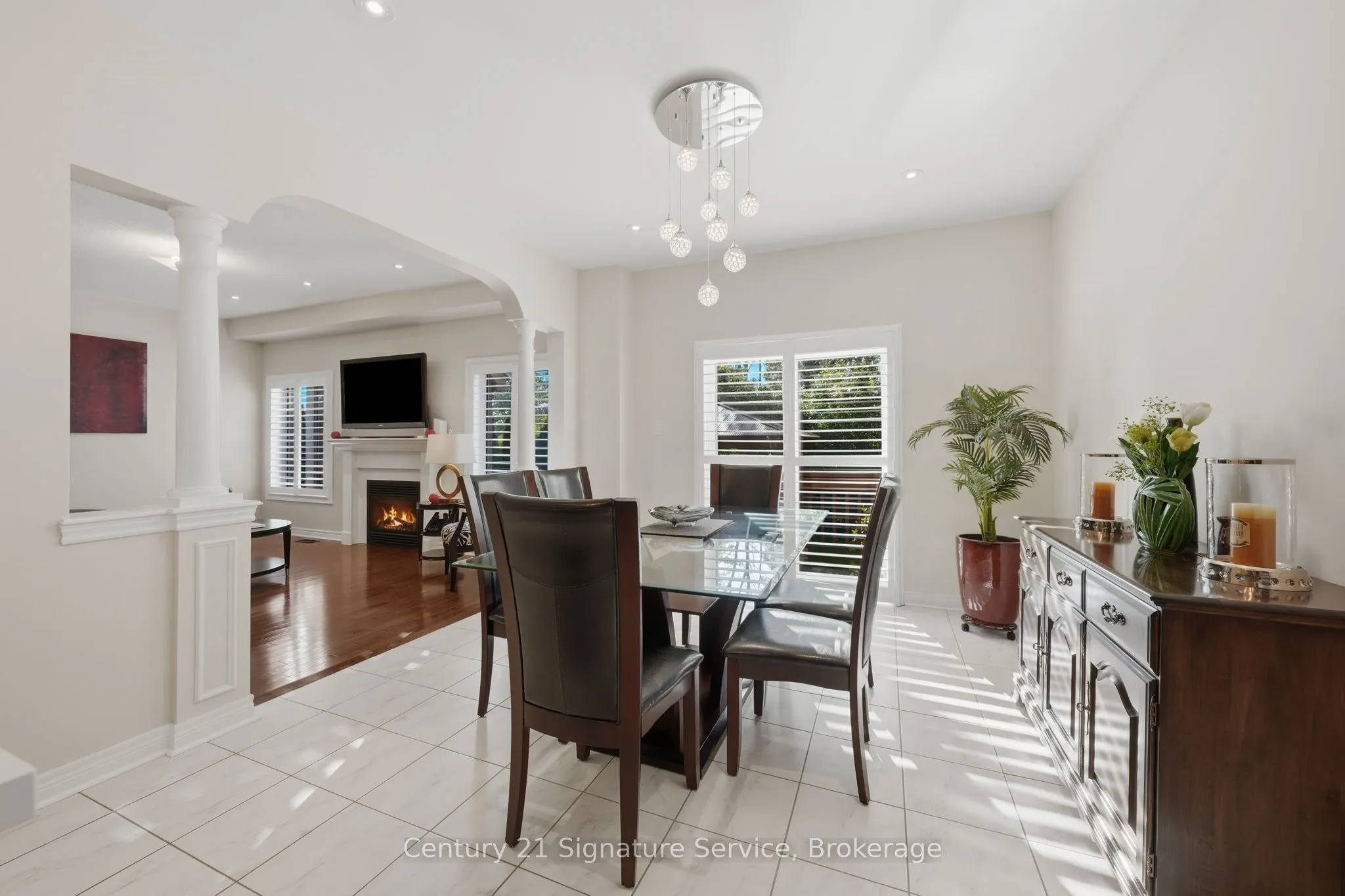 322 Comiskey Crescent