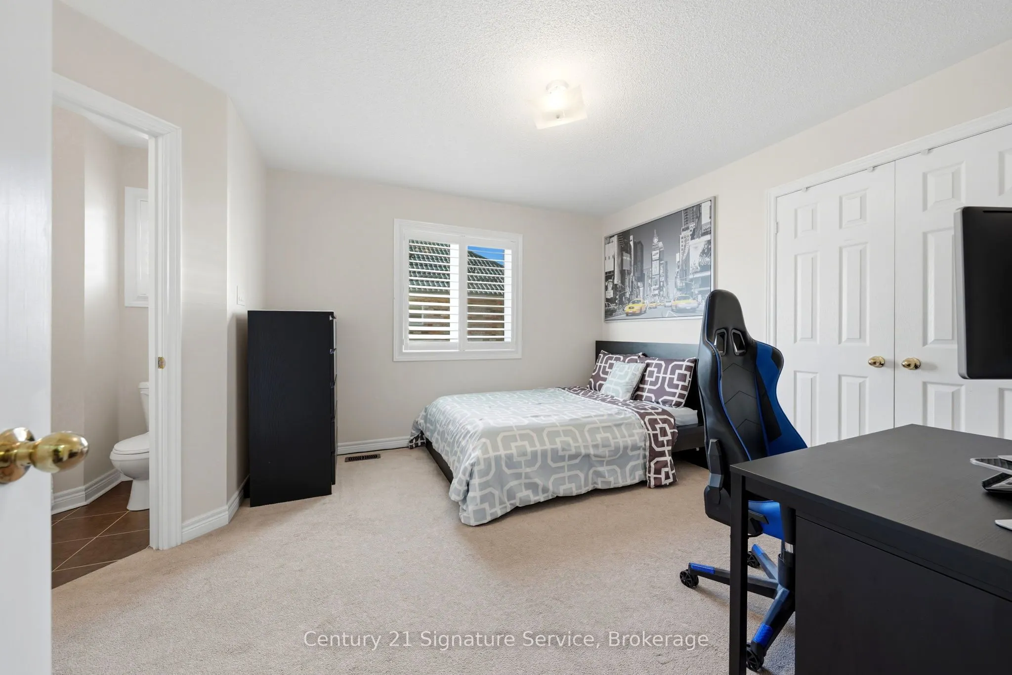 322 Comiskey Crescent