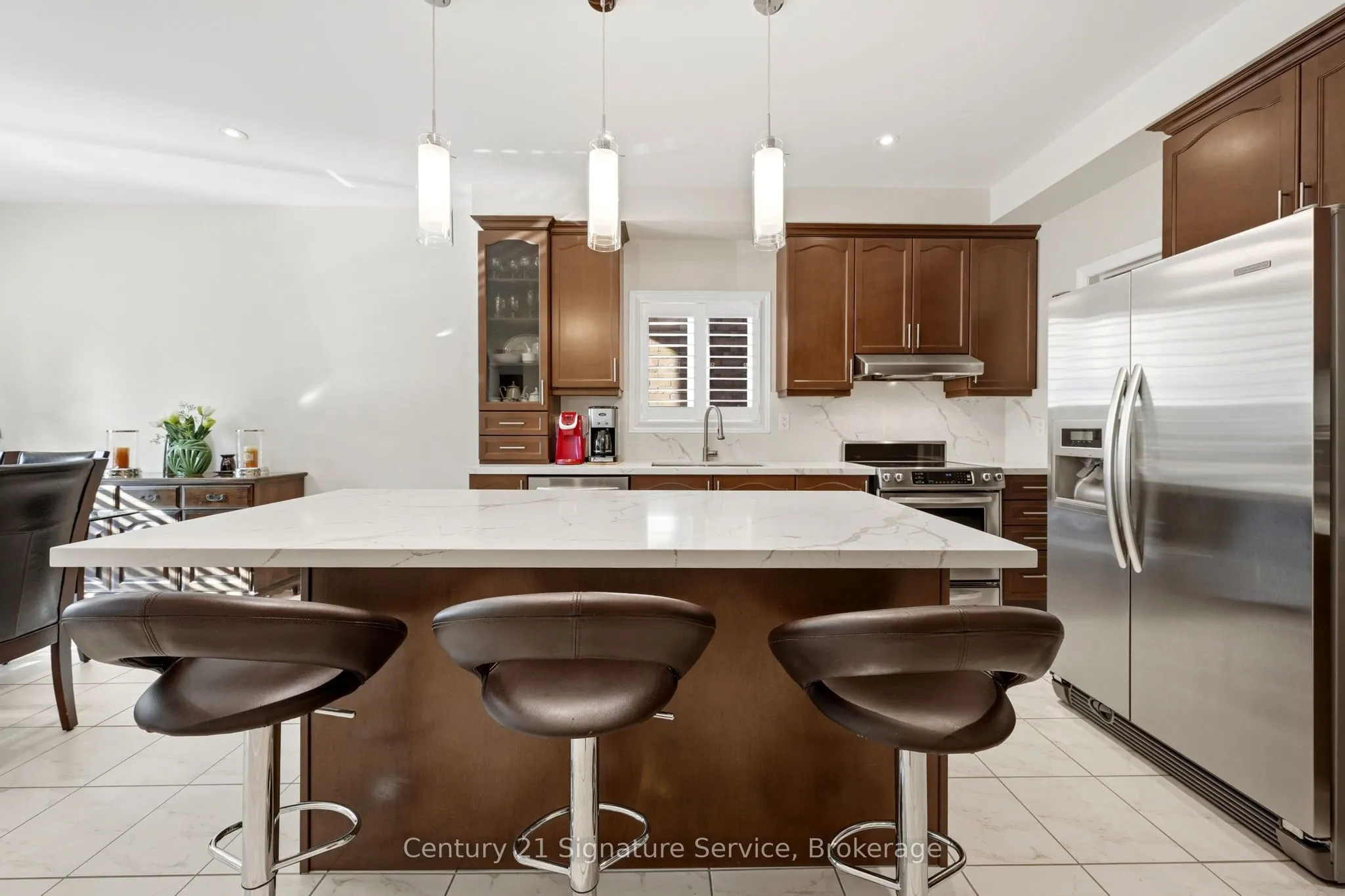 322 Comiskey Crescent