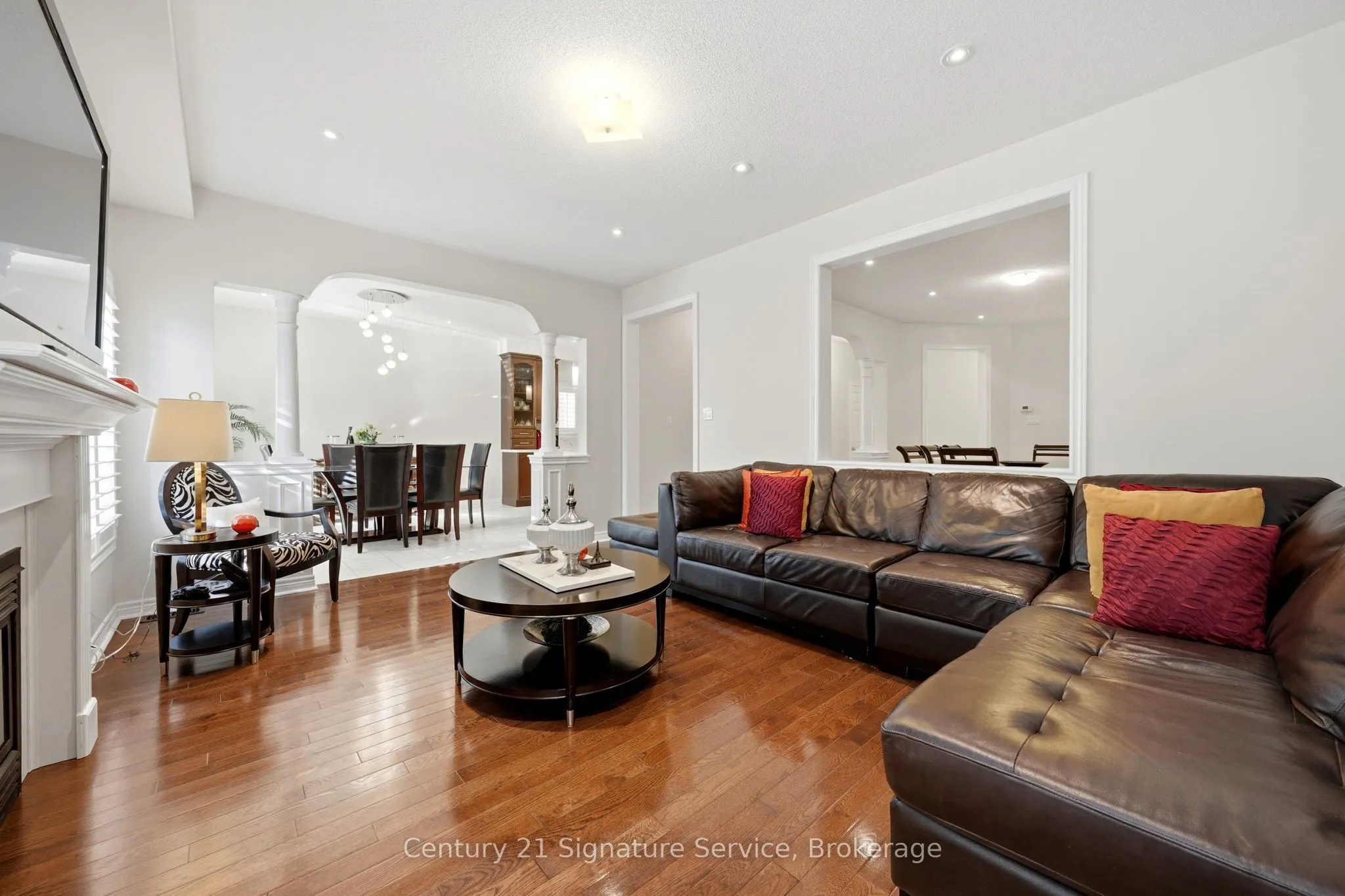 322 Comiskey Crescent