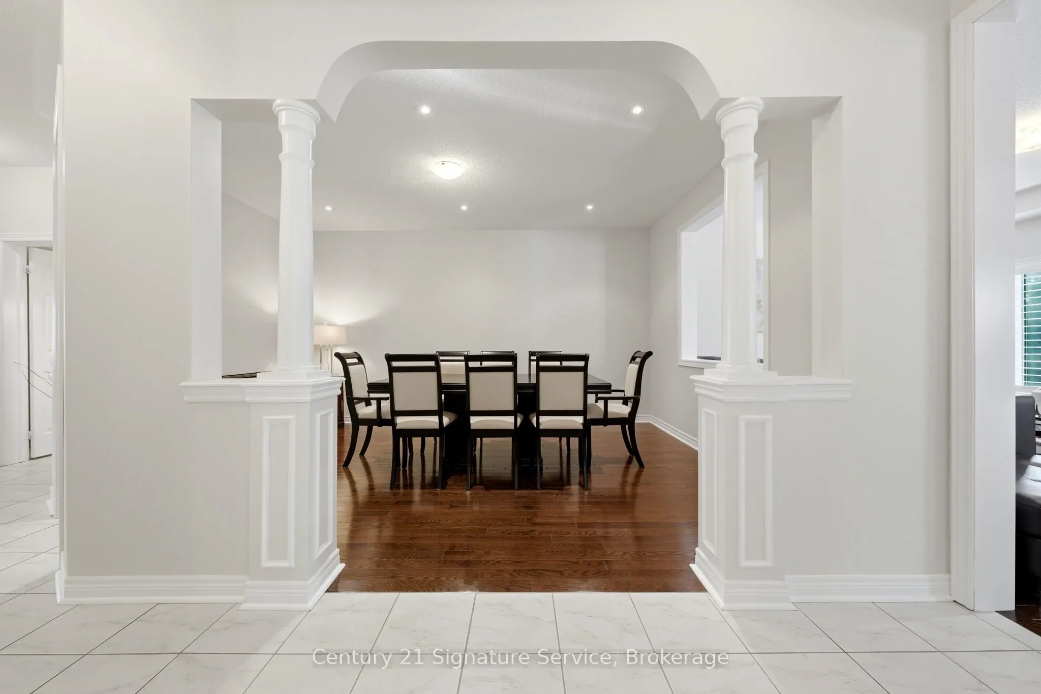 322 Comiskey Crescent
