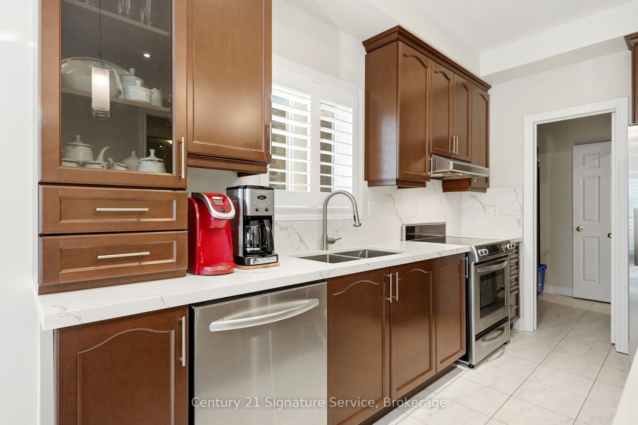 322 Comiskey Crescent