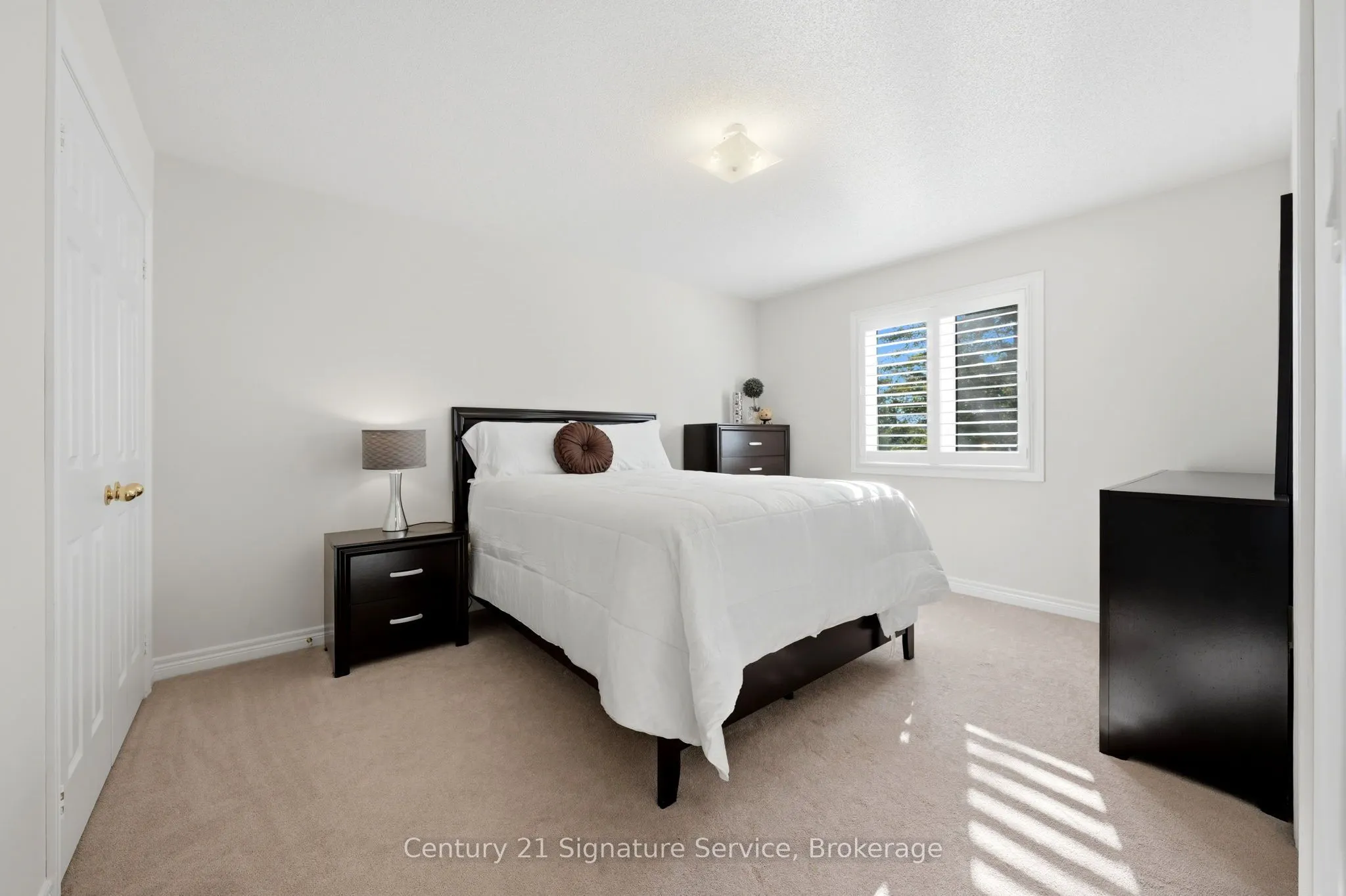 322 Comiskey Crescent