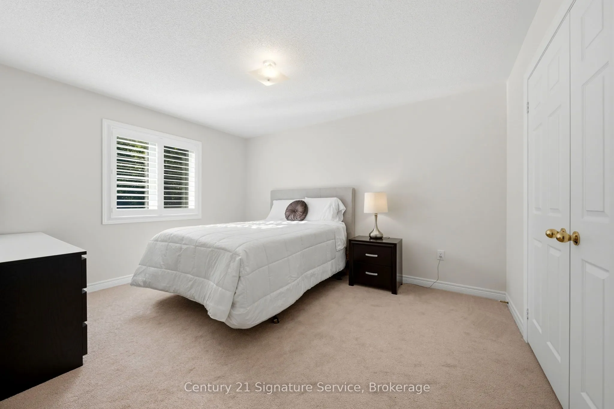 322 Comiskey Crescent