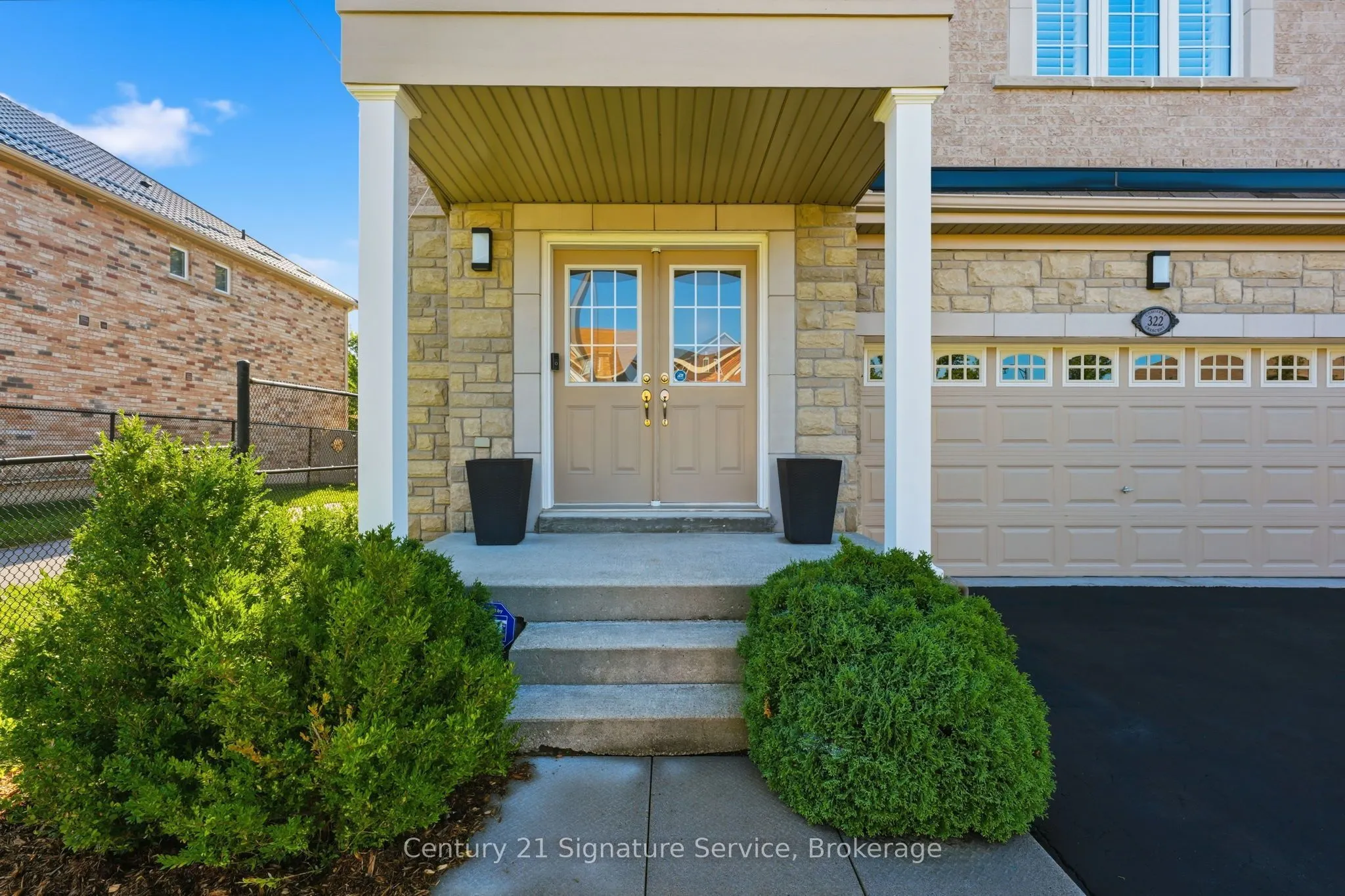 322 Comiskey Crescent
