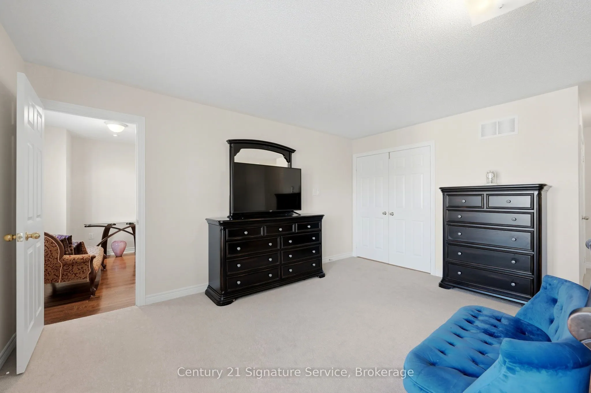 322 Comiskey Crescent
