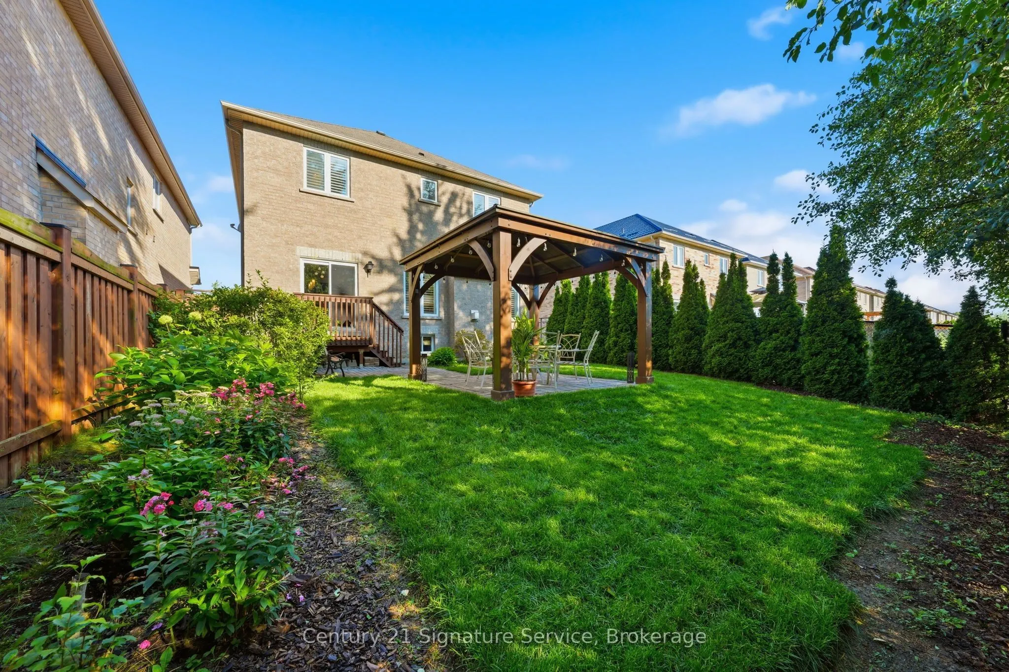 322 Comiskey Crescent