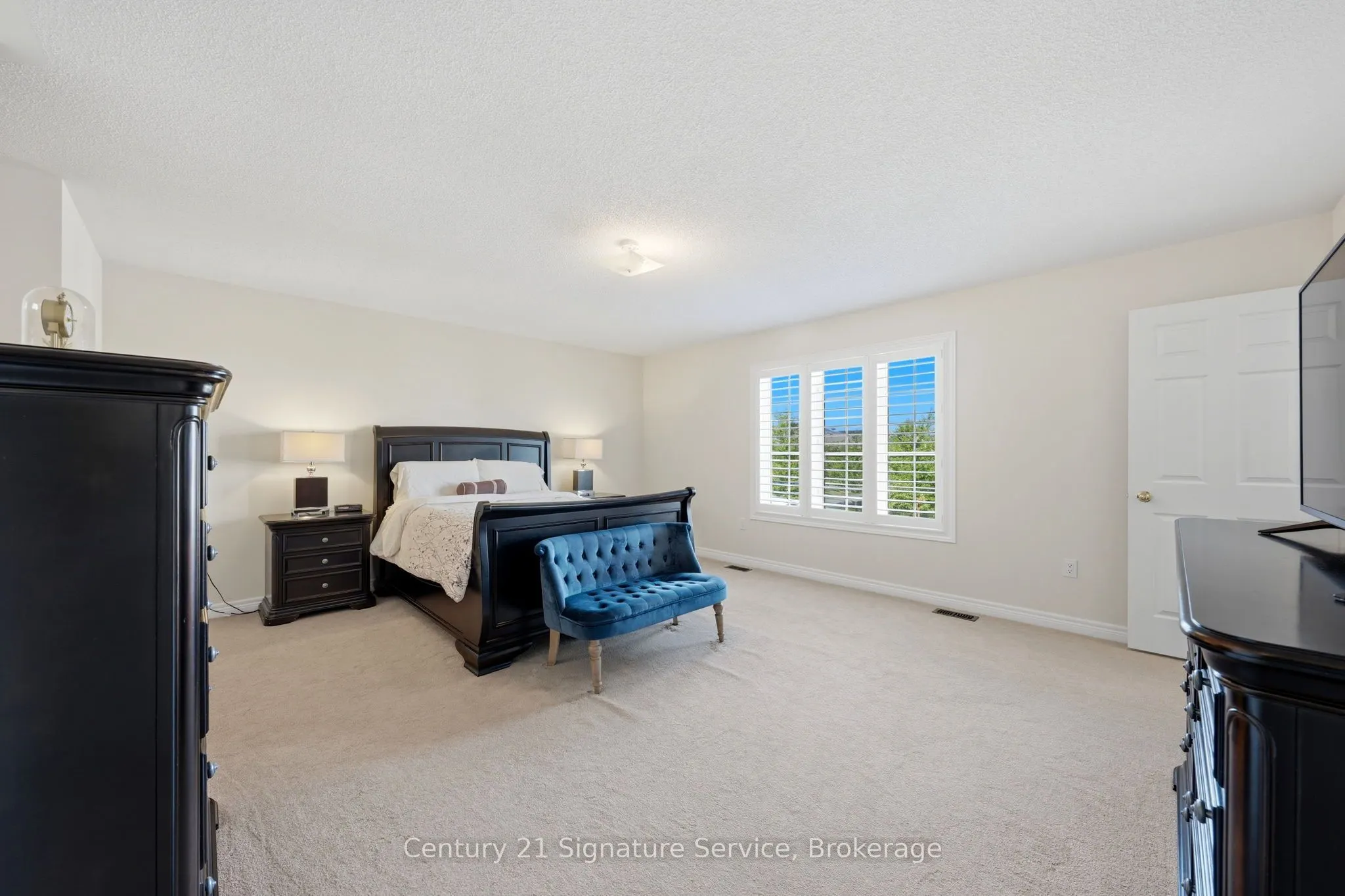 322 Comiskey Crescent