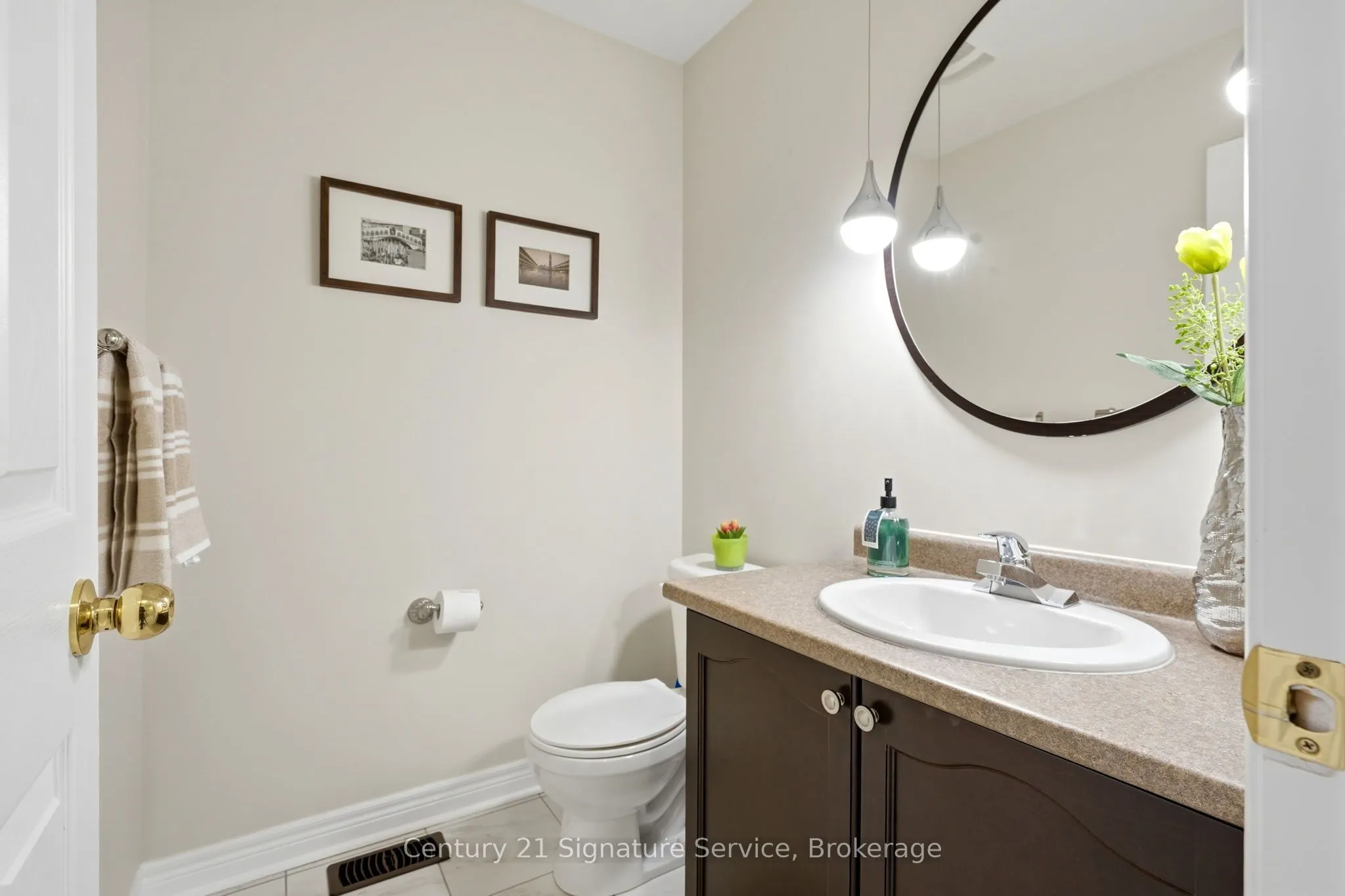 322 Comiskey Crescent