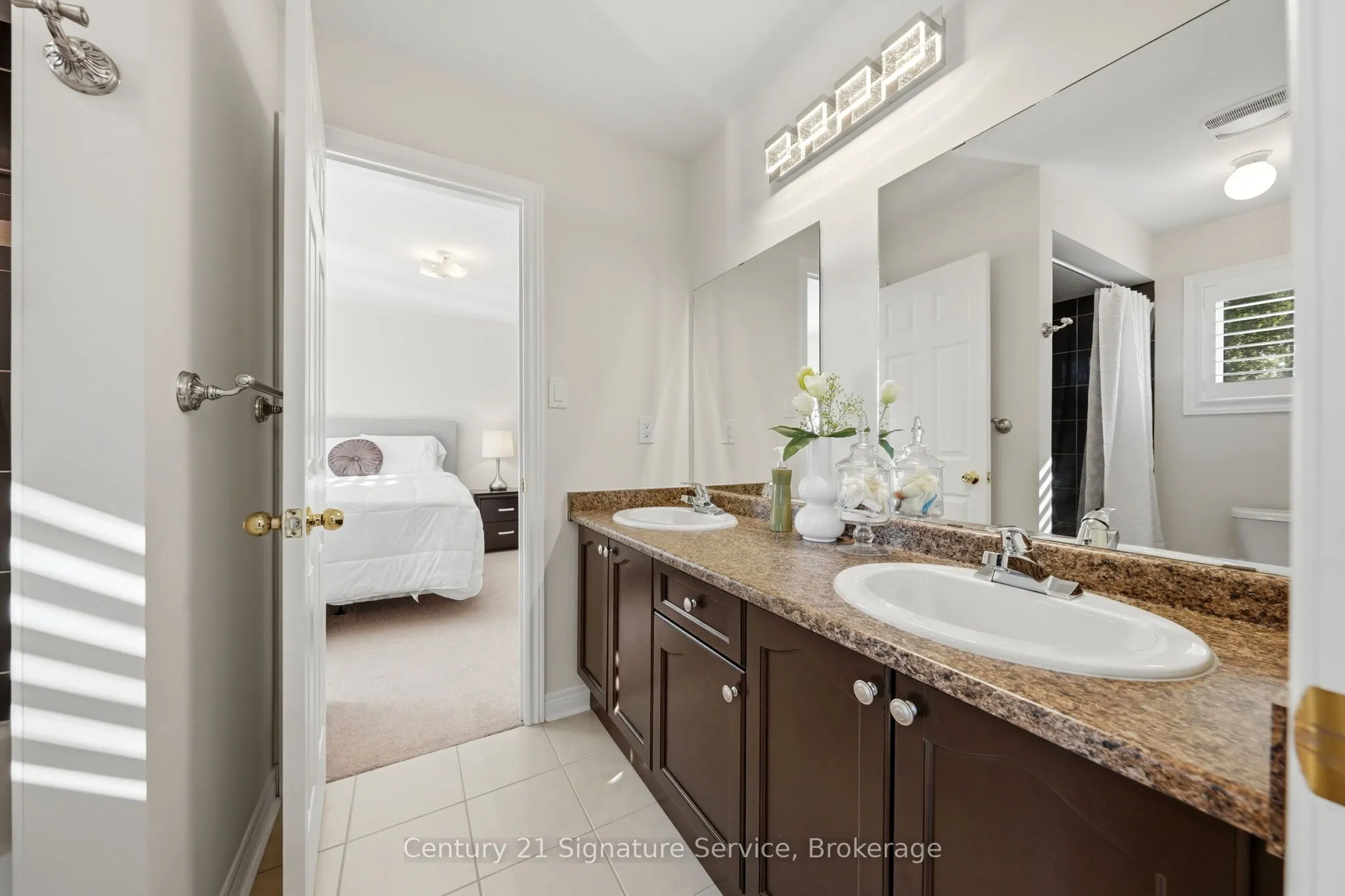 322 Comiskey Crescent