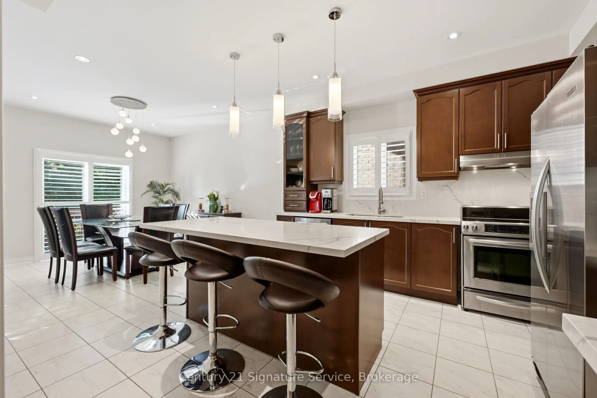 322 Comiskey Crescent