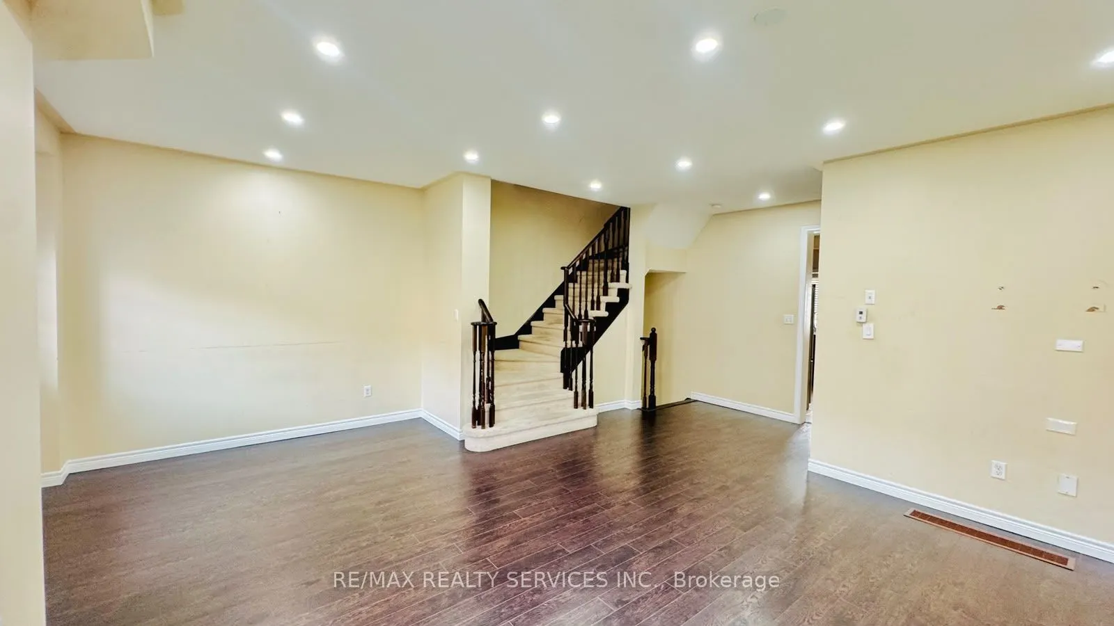 12 Urbana Road