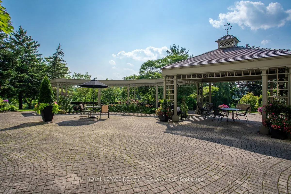 2511 Lakeshore Road W #712
