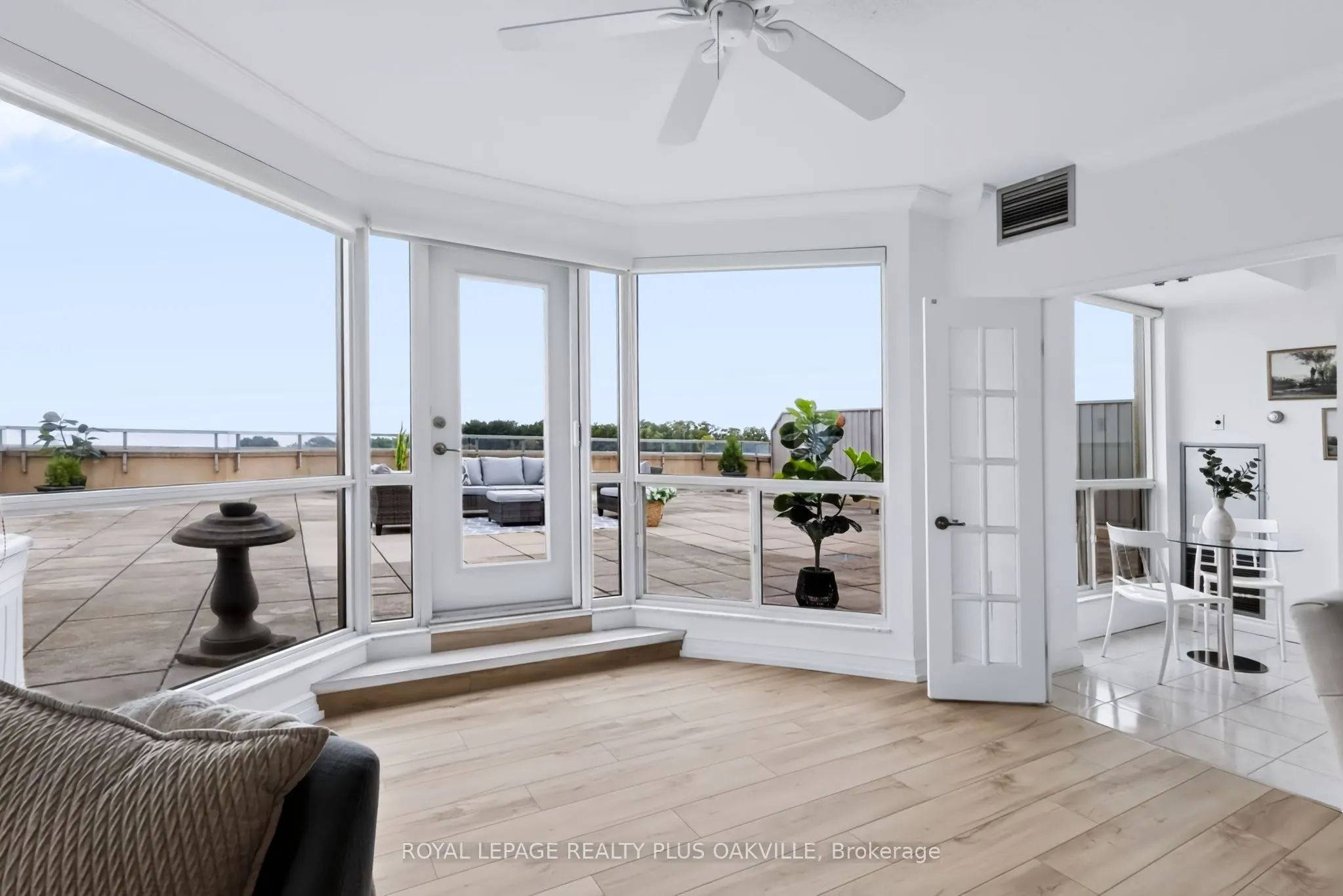 2511 Lakeshore Road W #712