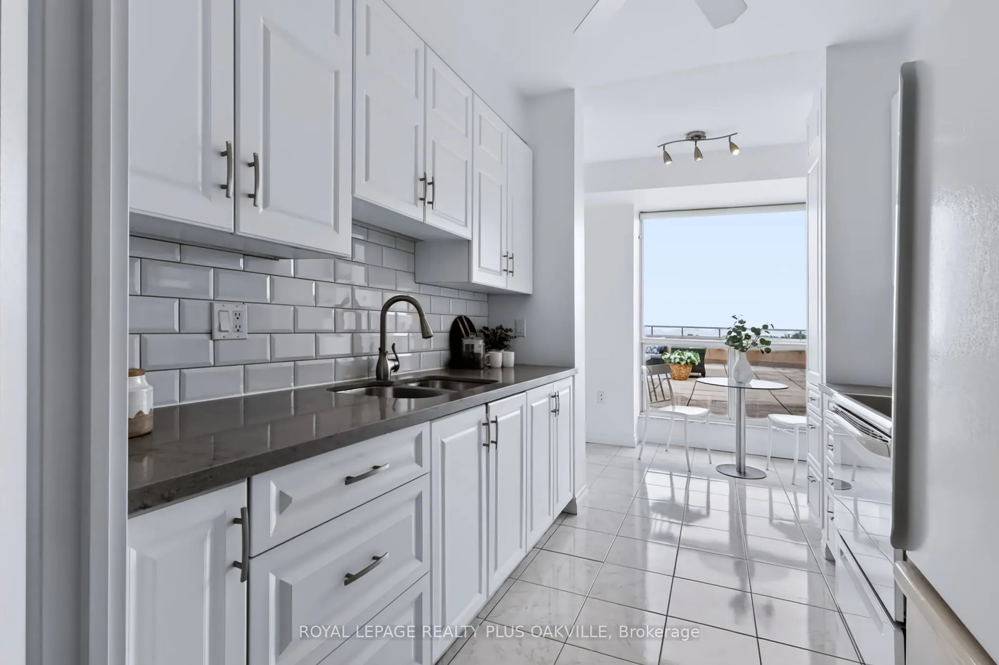 2511 Lakeshore Road W #712