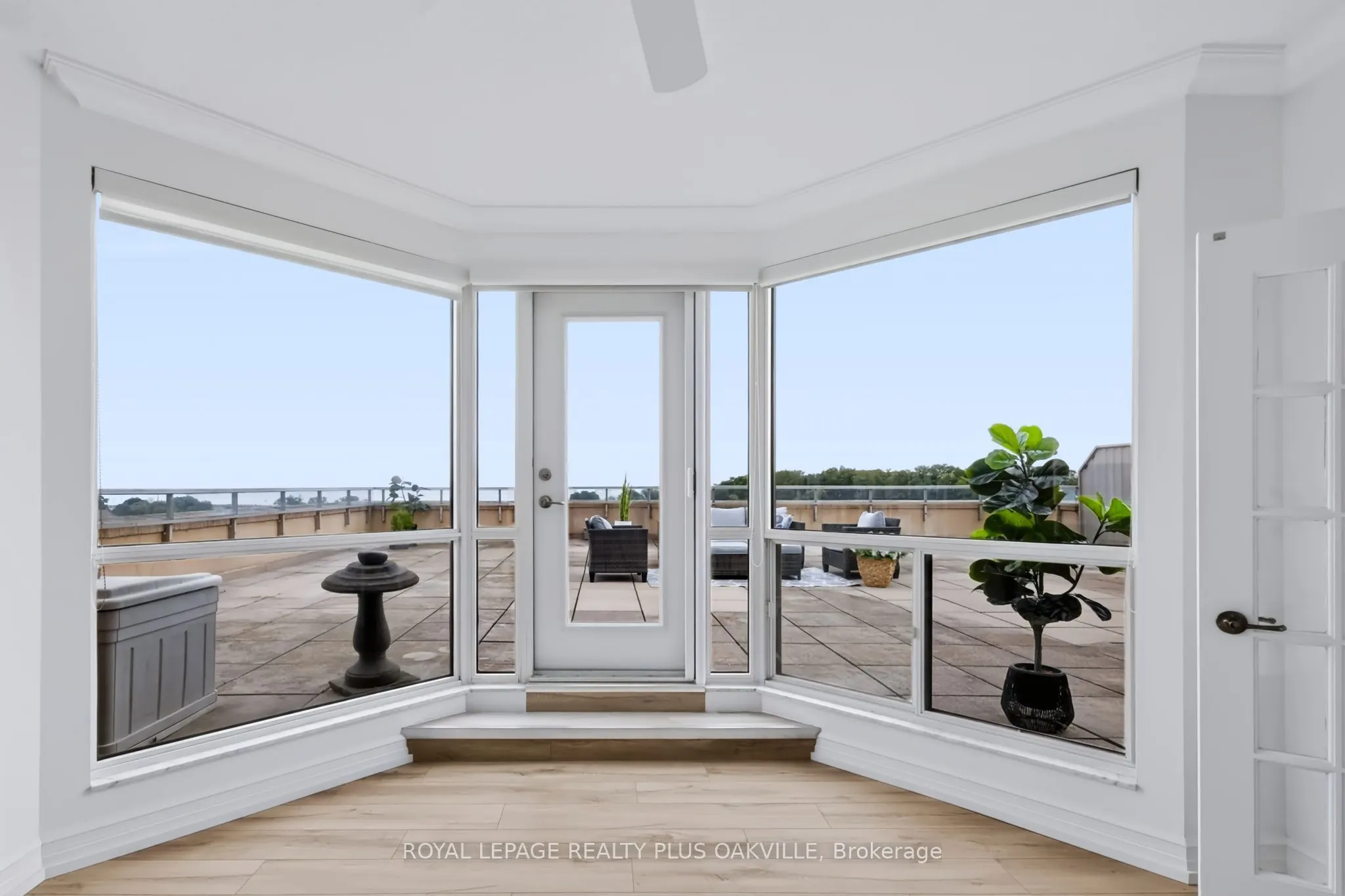 2511 Lakeshore Road W #712