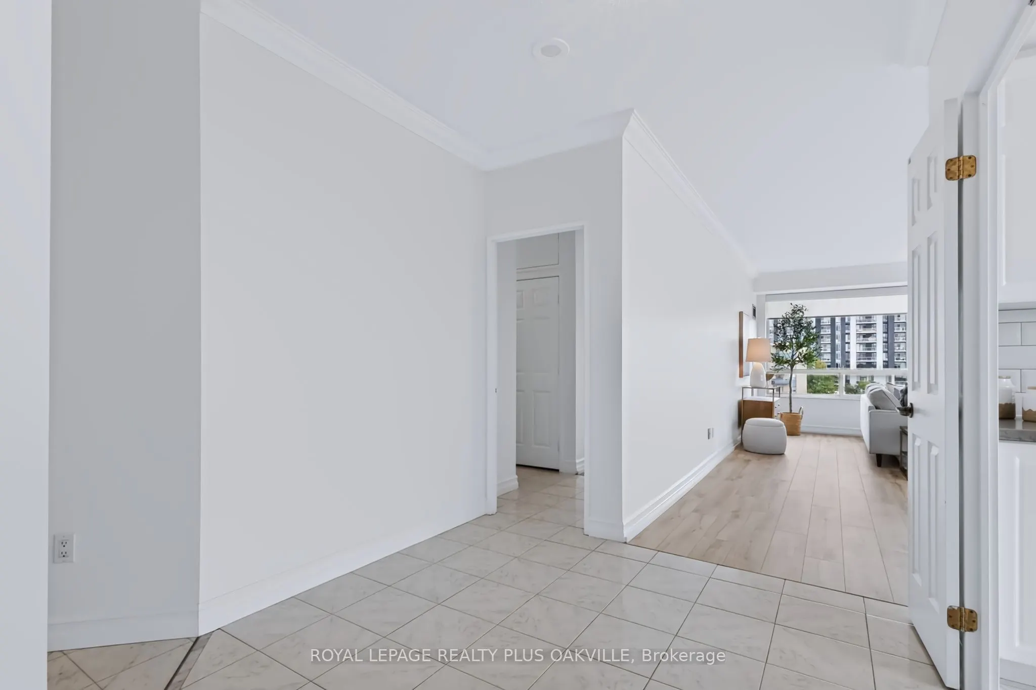 2511 Lakeshore Road W #712