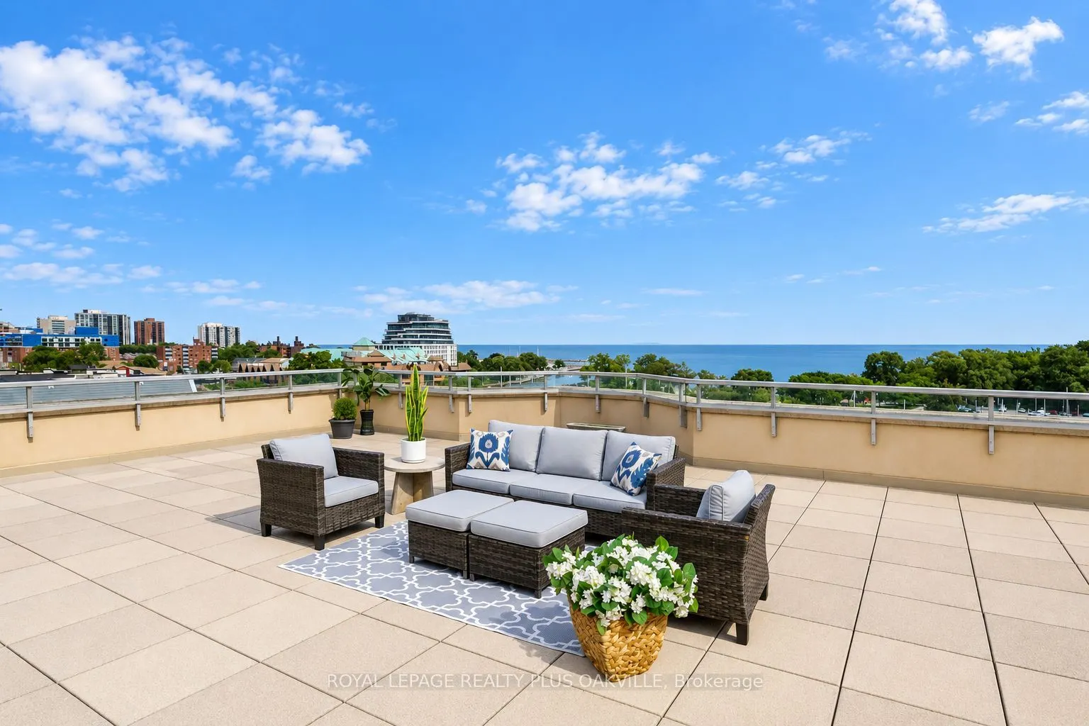 2511 Lakeshore Road W #712