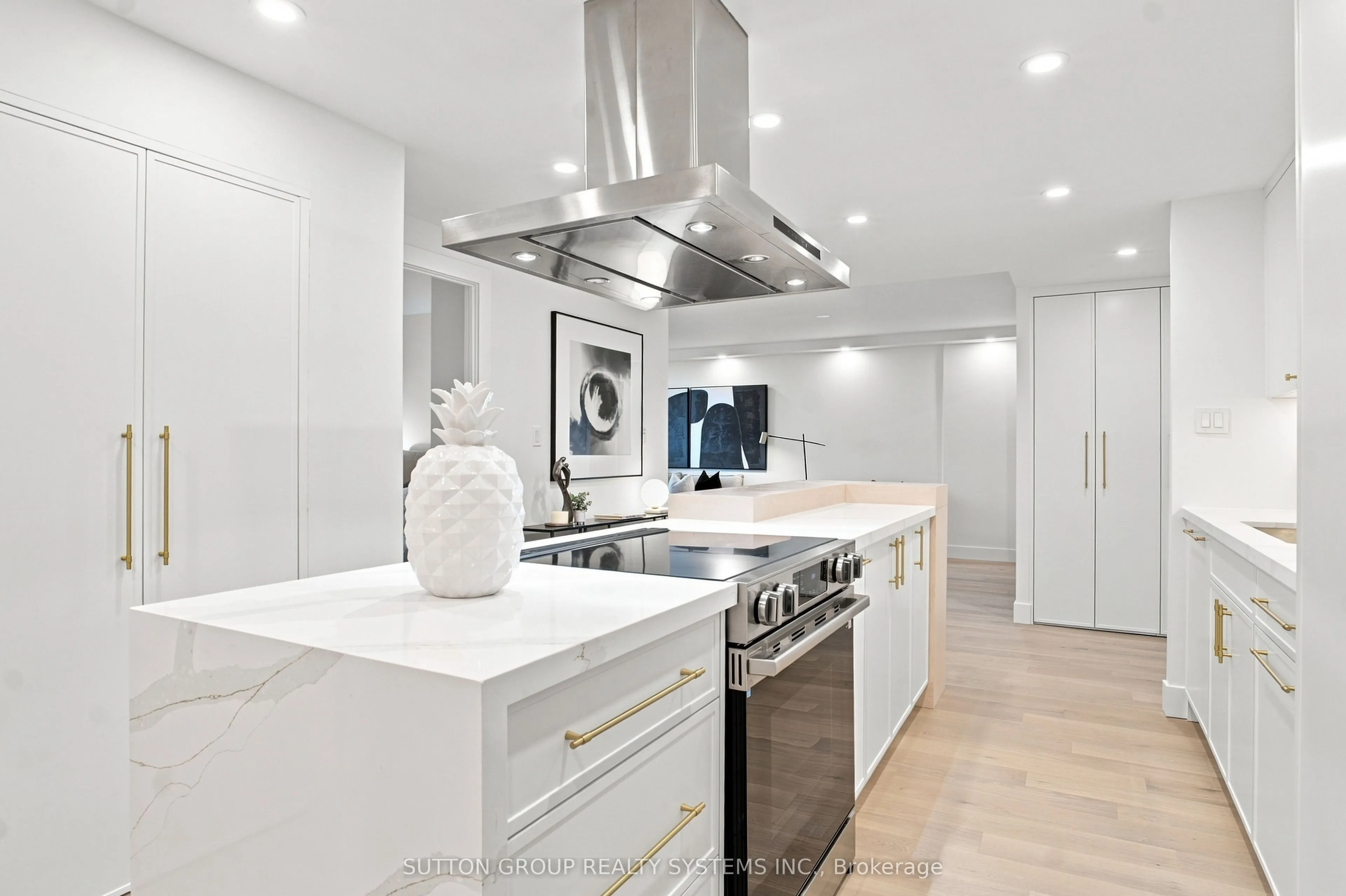 812 Burnhamthorpe Road #1504