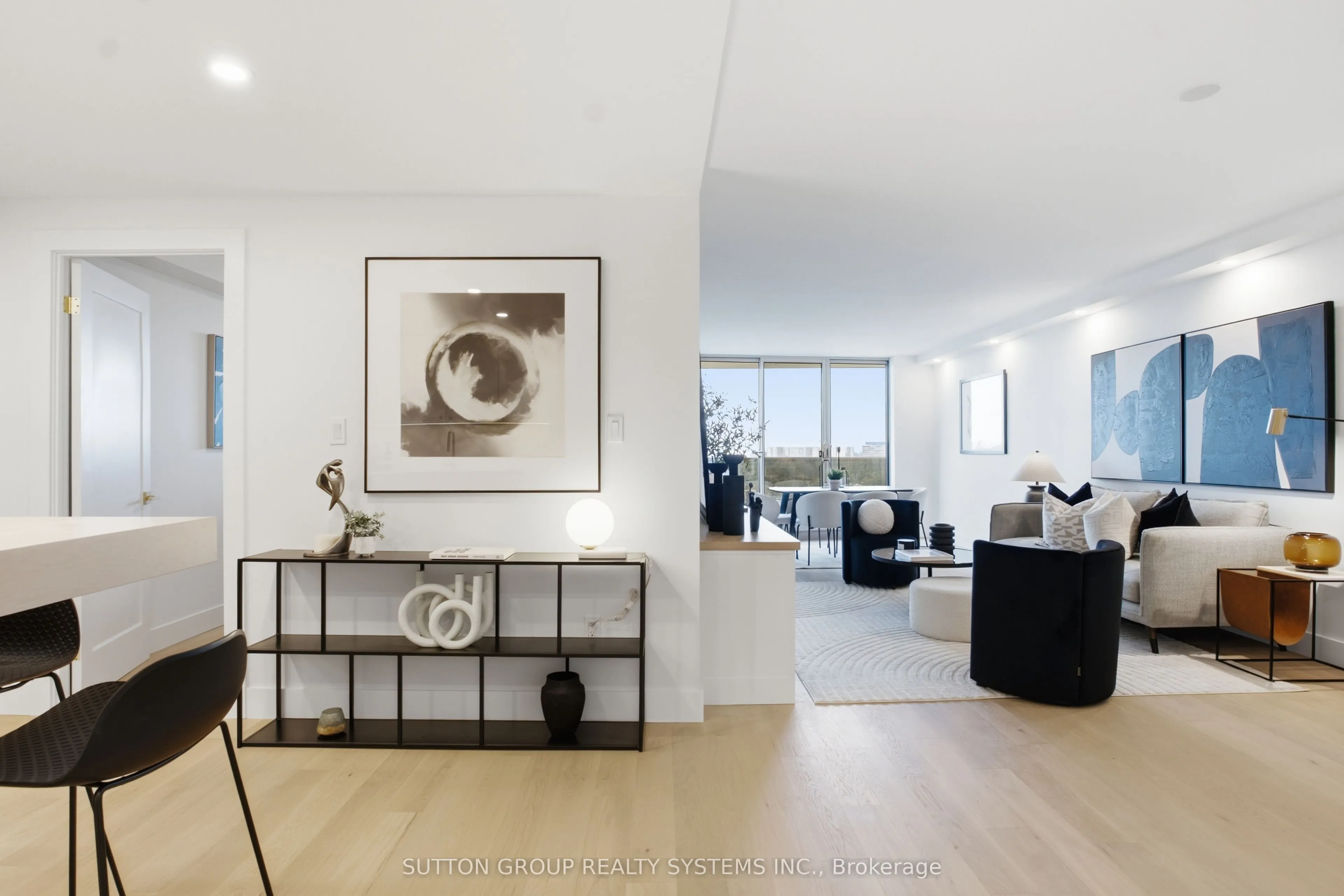 812 Burnhamthorpe Road #1504