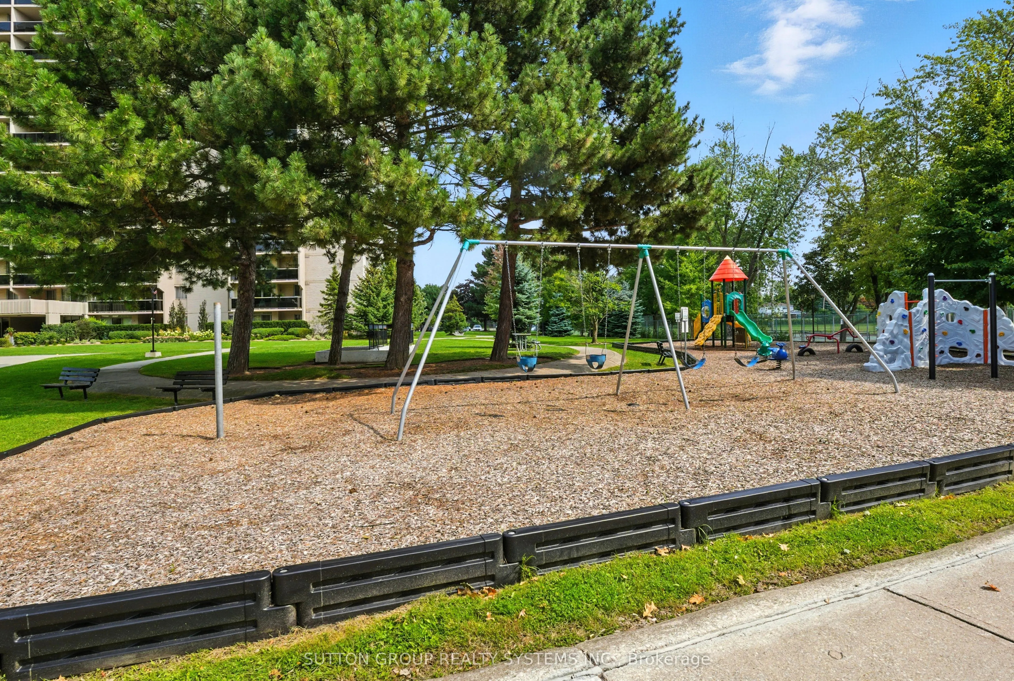 812 Burnhamthorpe Road #1504