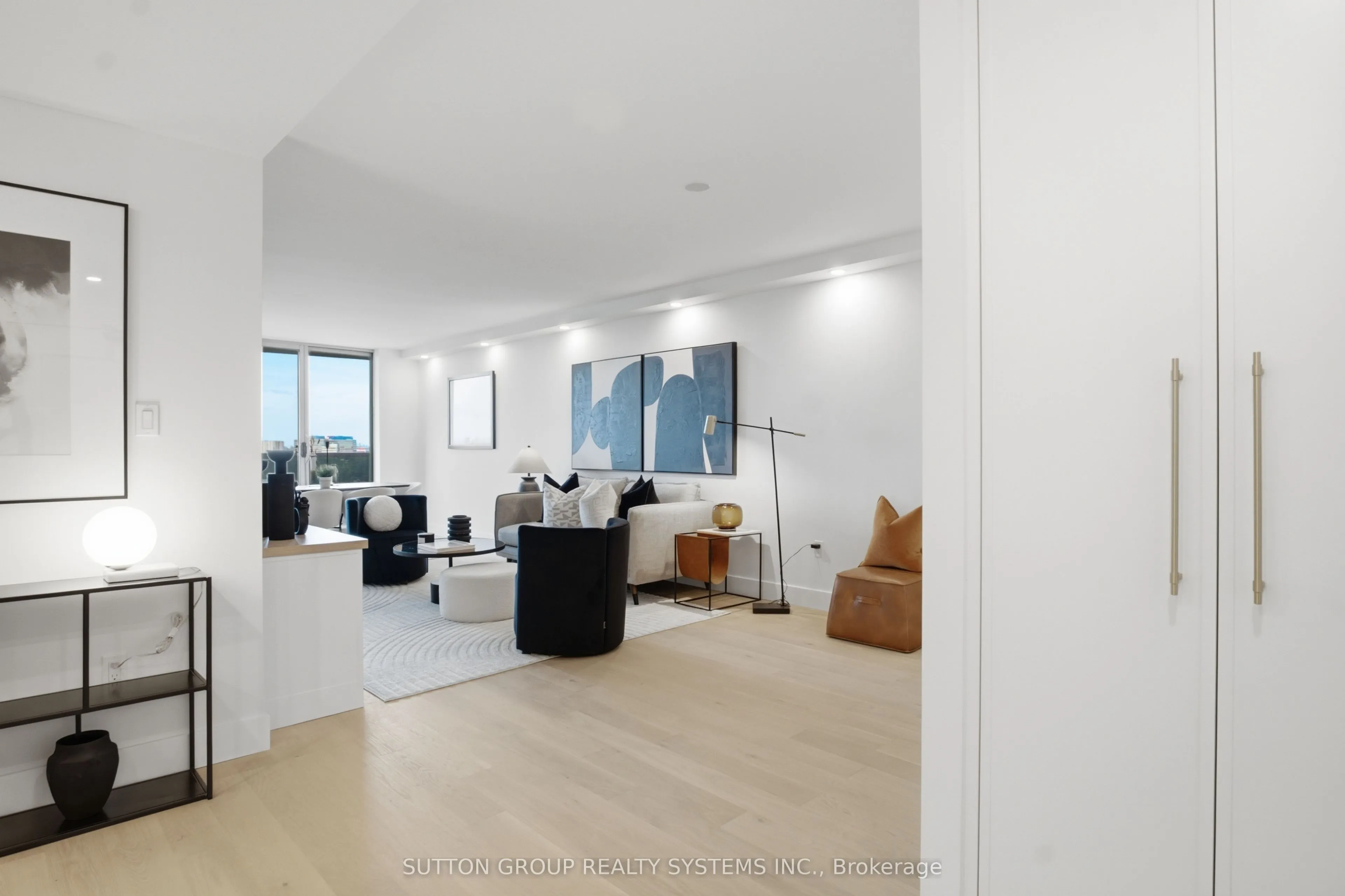 812 Burnhamthorpe Road #1504